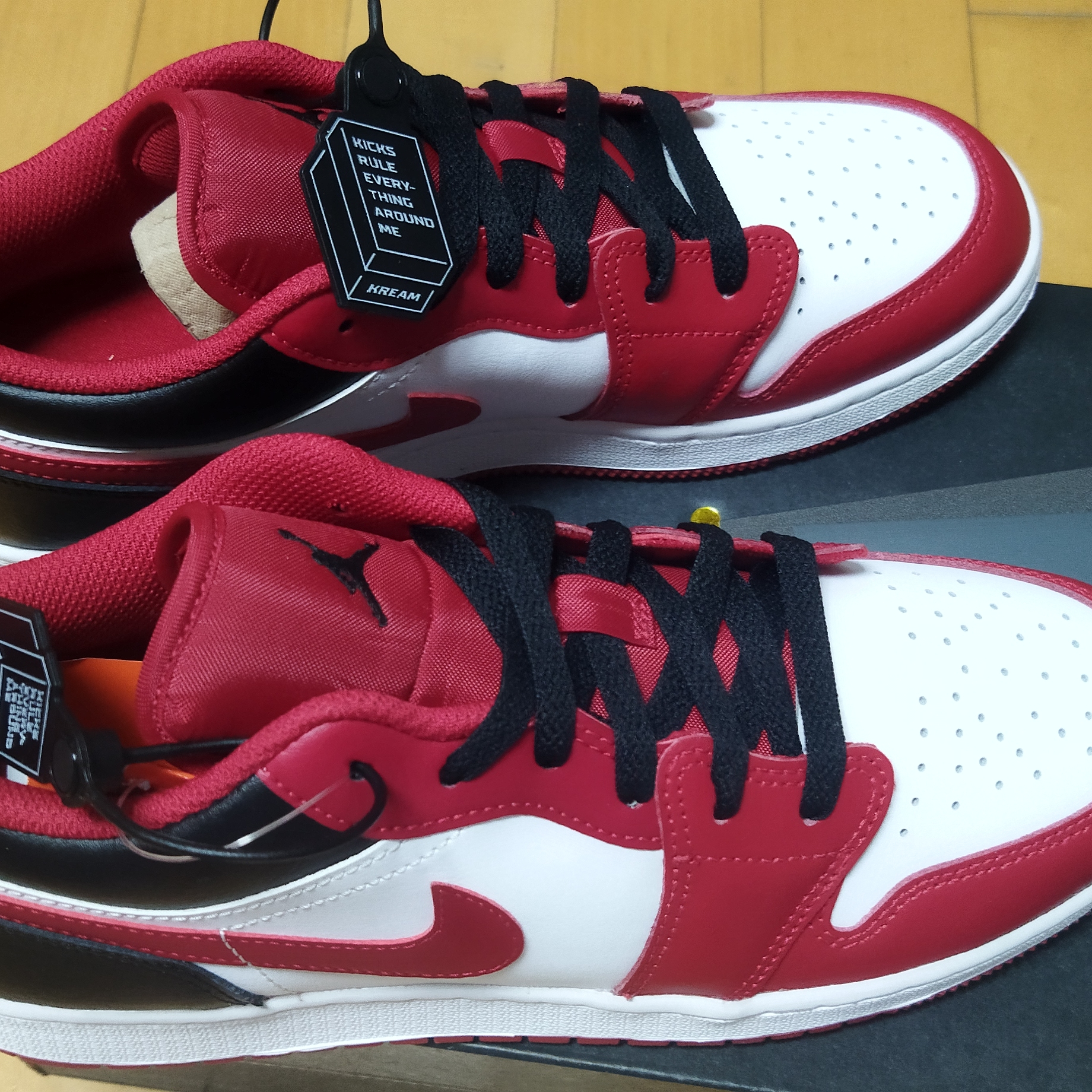(GS) Jordan 1 Low White Gym Red Black 착용 스타일 - 1
