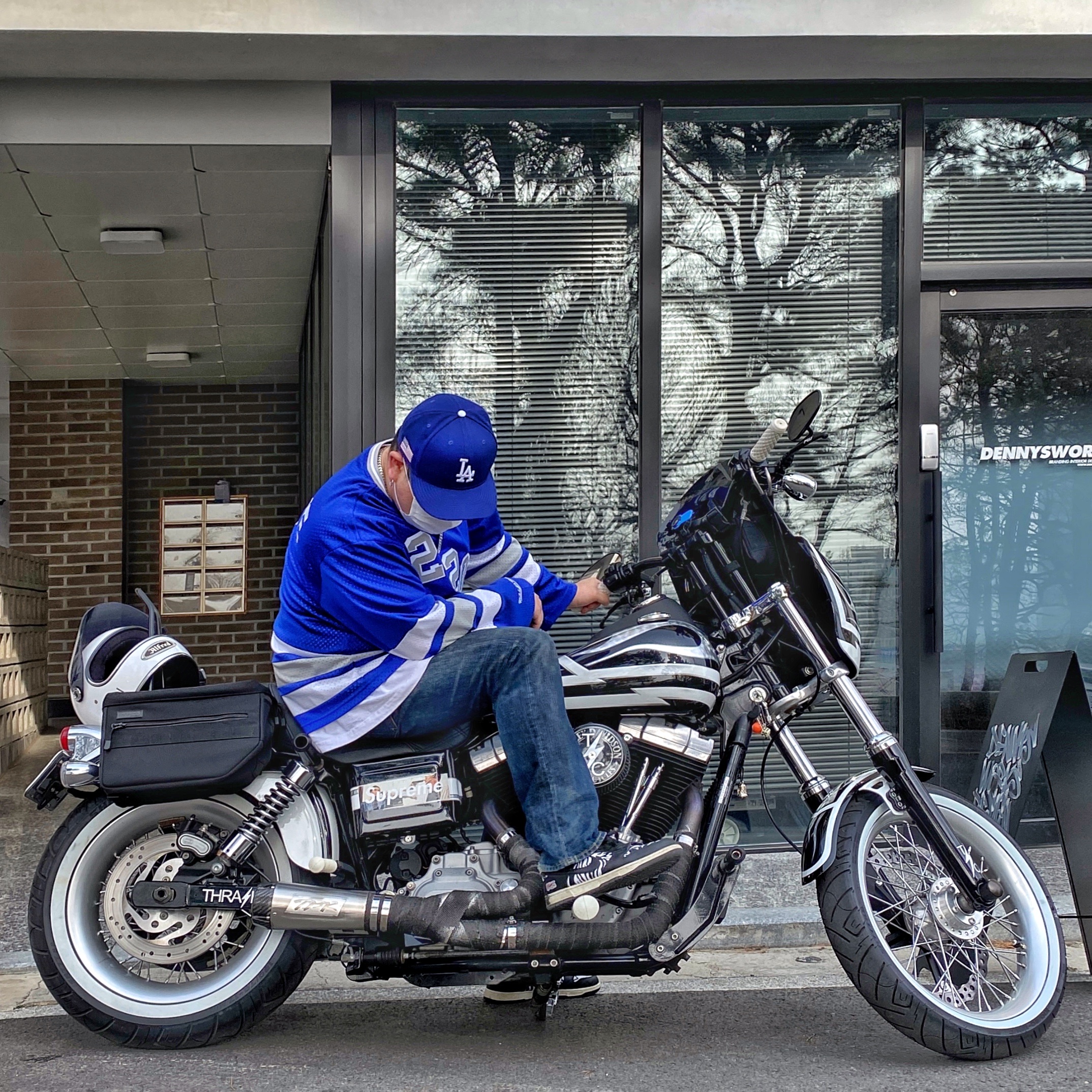 Supreme x WTAPS Mitchell & Ness Hockey Jersey Blue - 21FW 착용 스타일