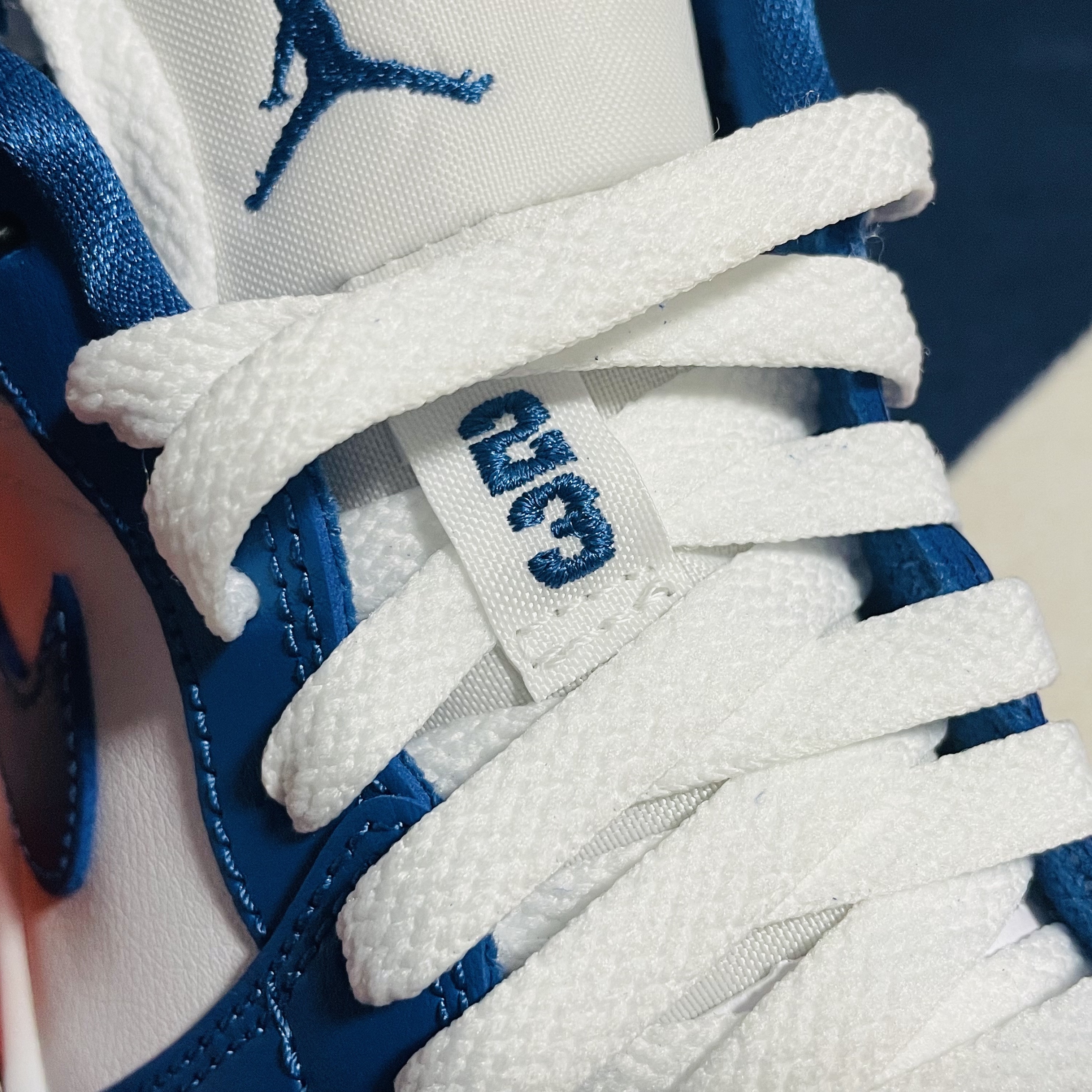 (W) Jordan 1 Low White Dark Marina Blue 착용 스타일 - 3
