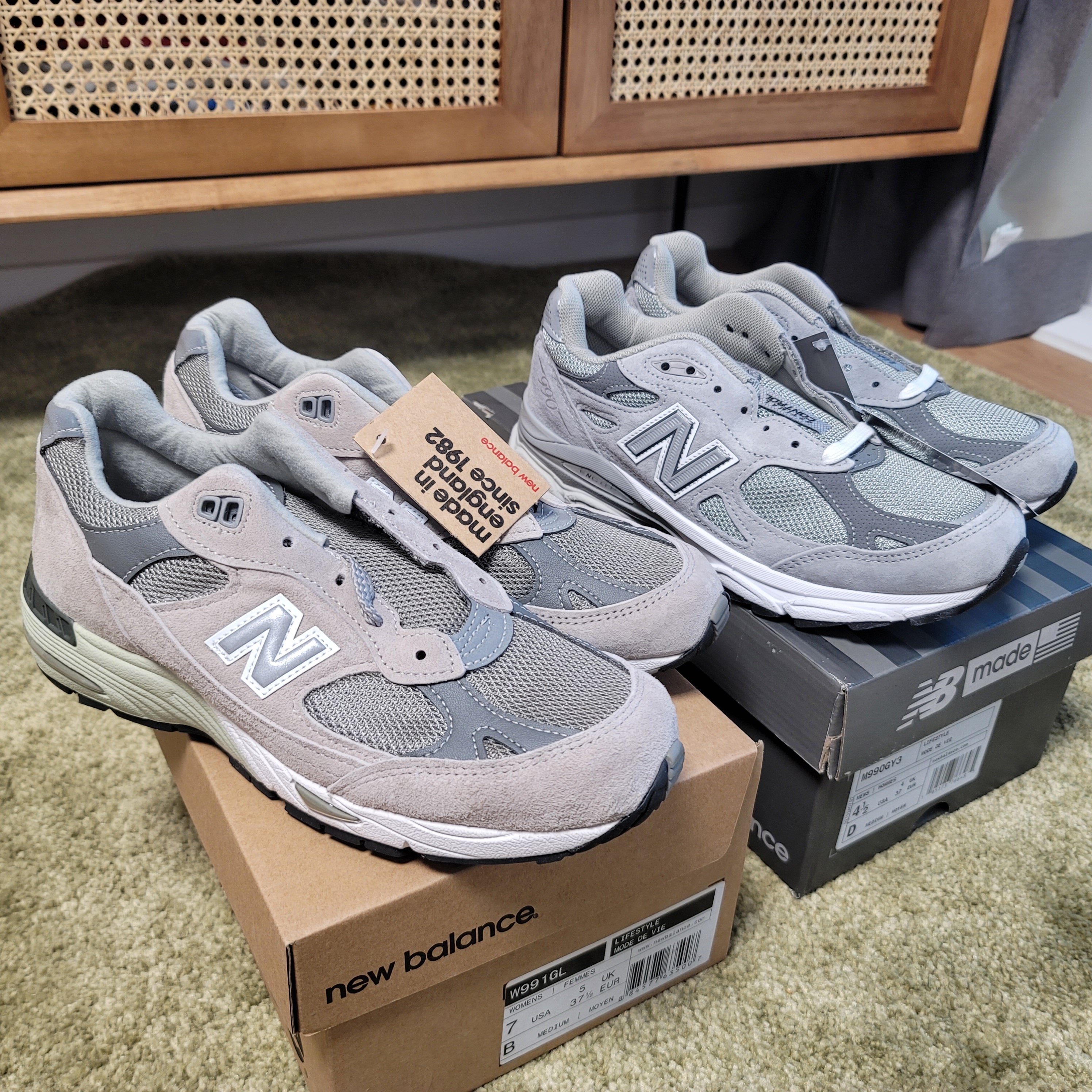 (W) New Balance 991 Made in UK Grey, New Balance 990v3 Made in USA Grey - D Standard 착용 스타일
