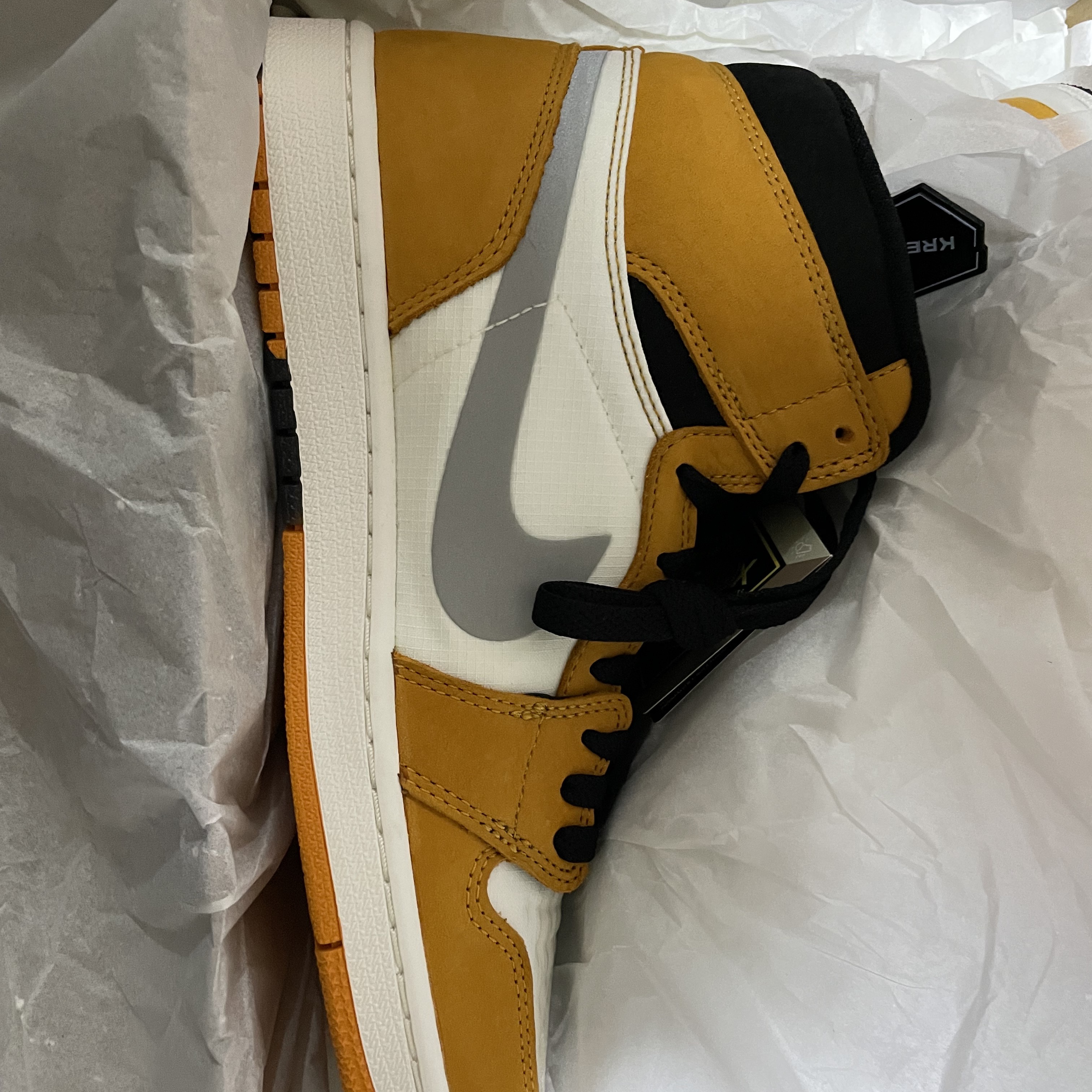 Jordan 1 Element Gore-Tex Light Curry 착용 스타일 - 1