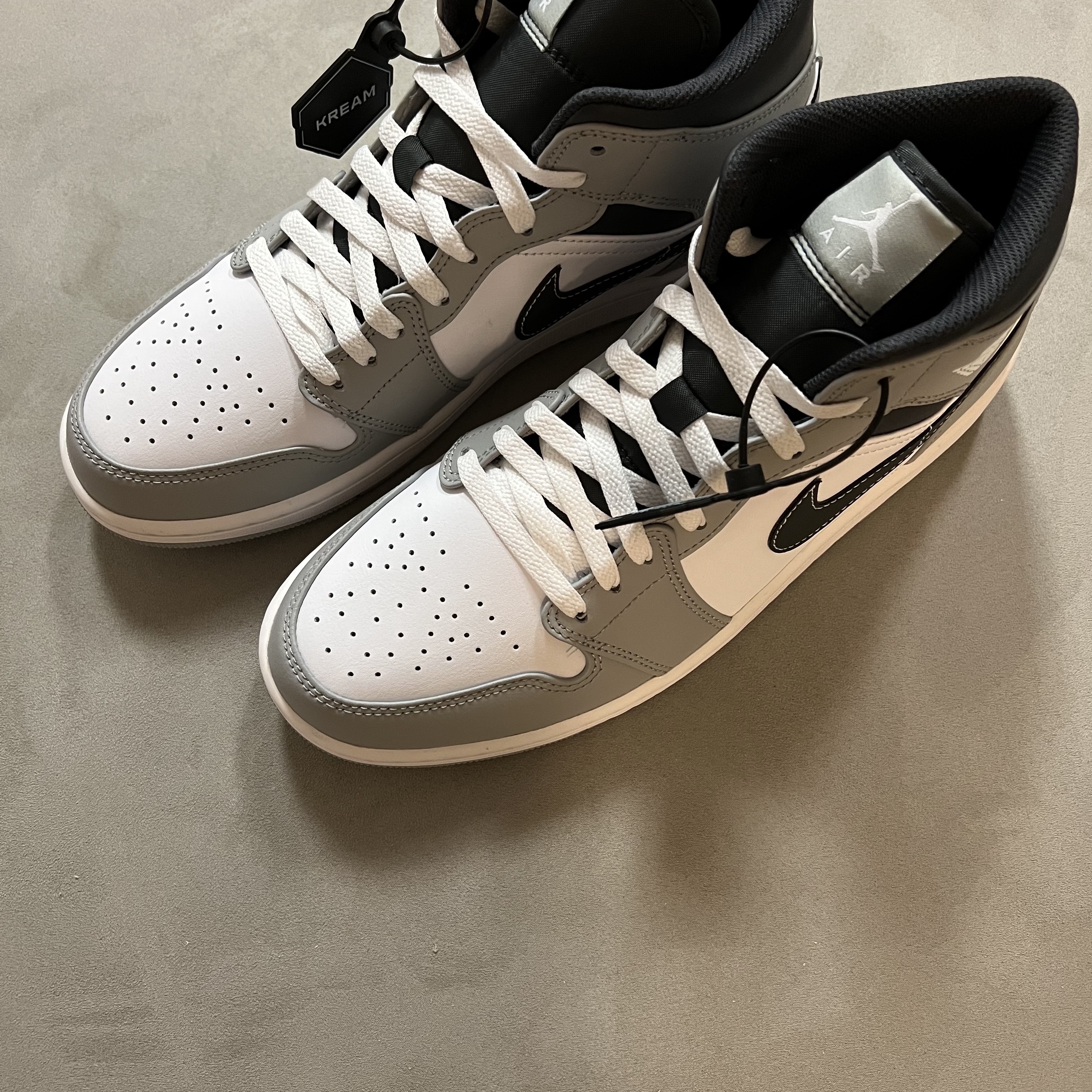 Jordan 1 Mid Light Smoke Grey Anthracite 착용 스타일