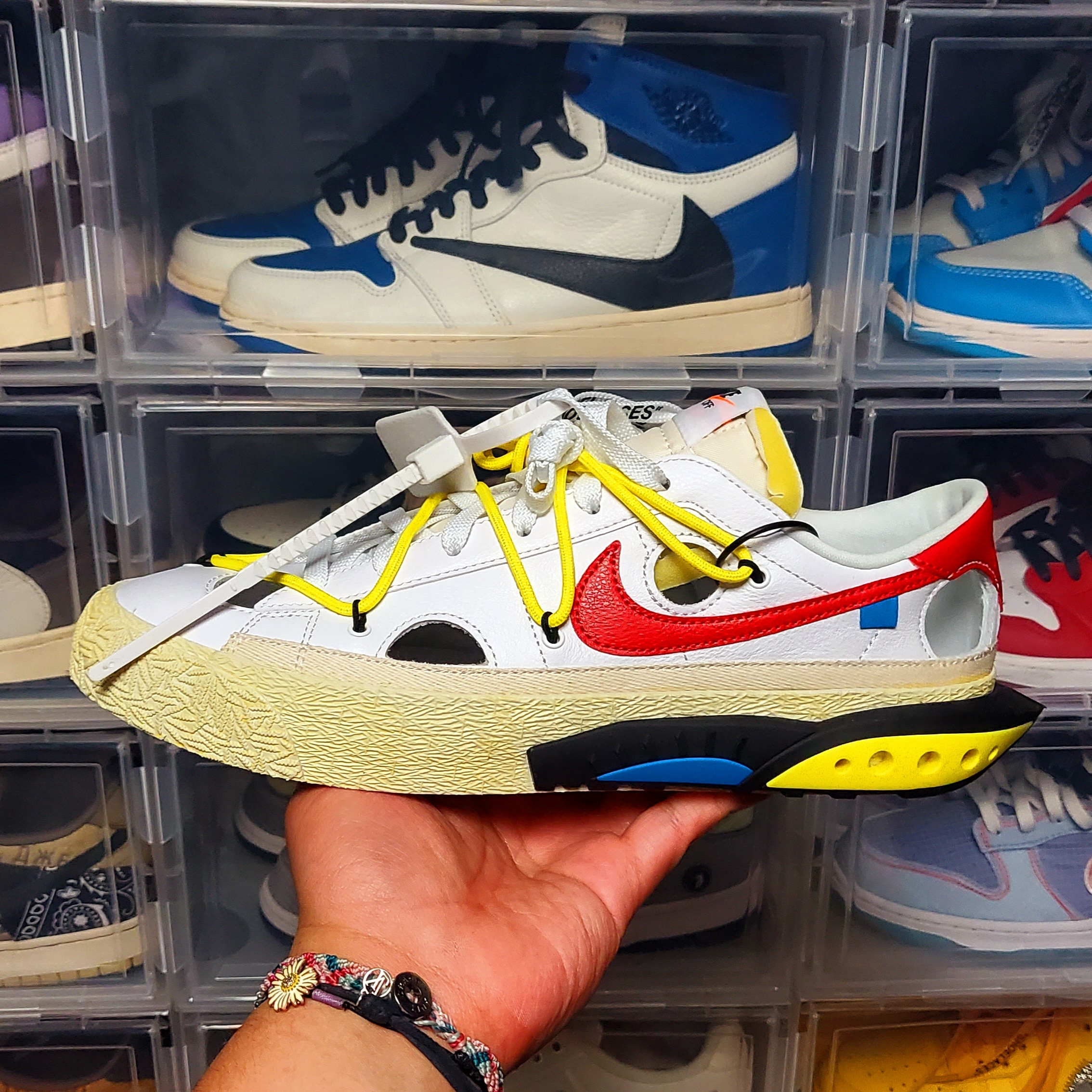 Nike x Off-White Blazer Low '77 White and University Red 착용 스타일 - 2