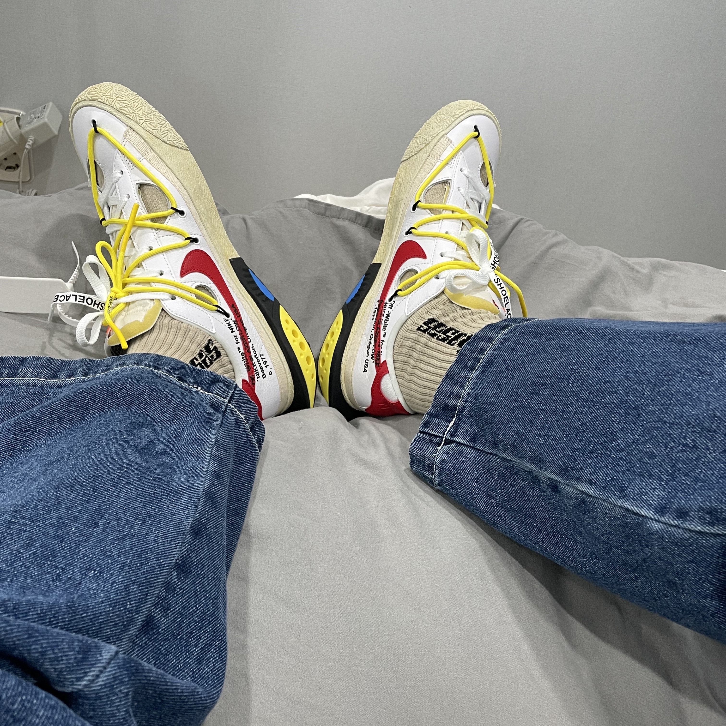 Nike x Off-White Blazer Low '77 White and University Red 착용 스타일 - 4