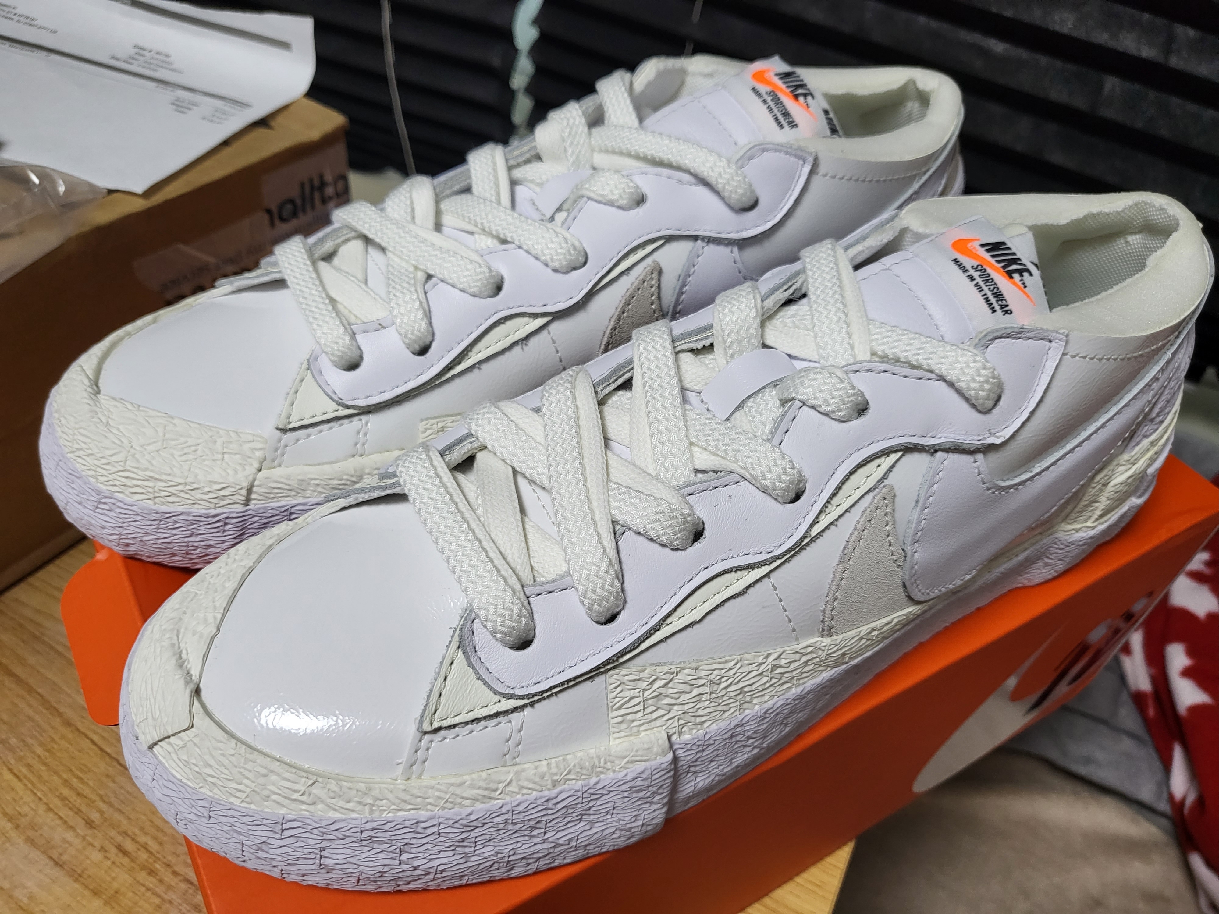 Nike x Sacai Blazer Low White Patent Leather 착용 스타일