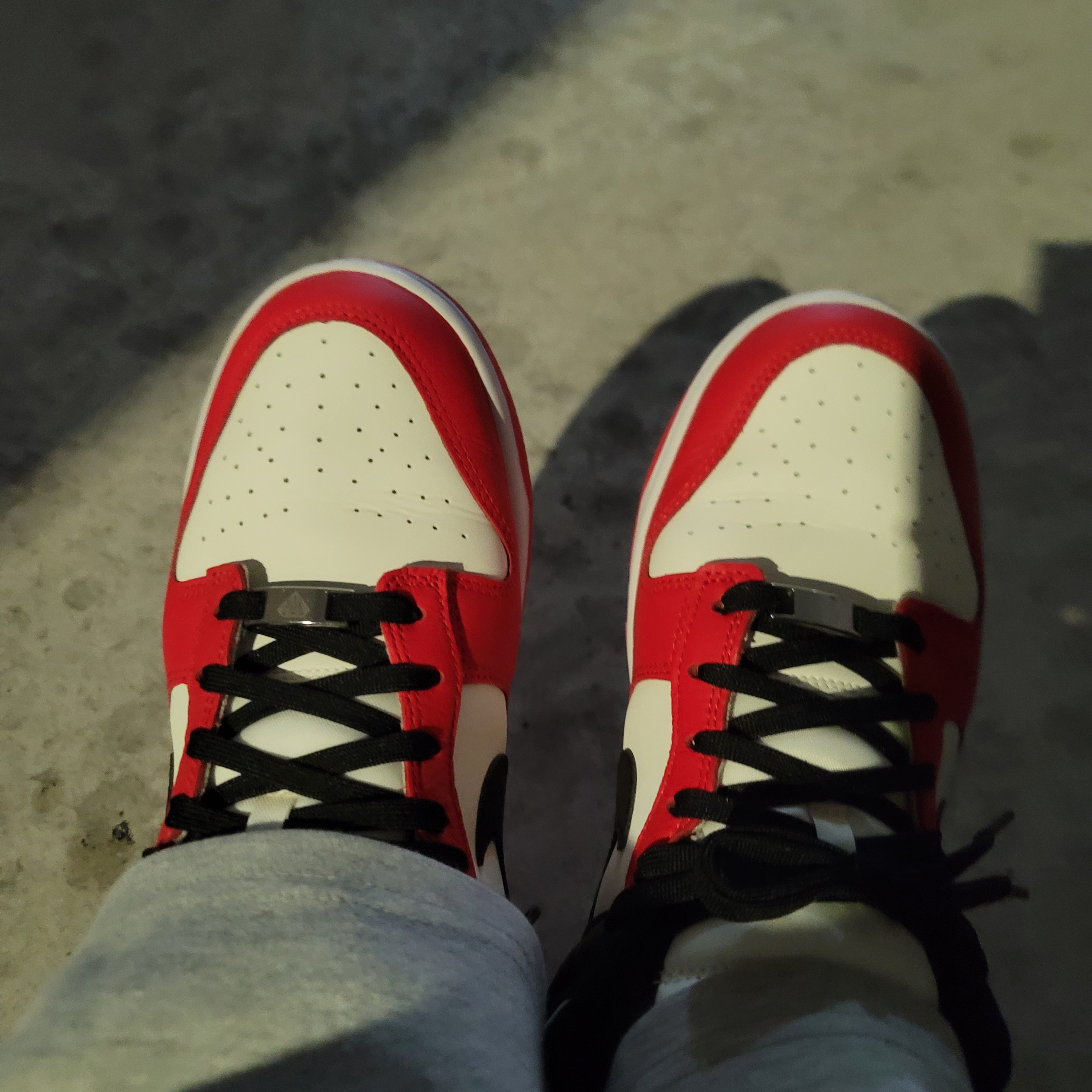Nike x NBA Dunk Low Retro EMB Black and Chile Red 착용 스타일