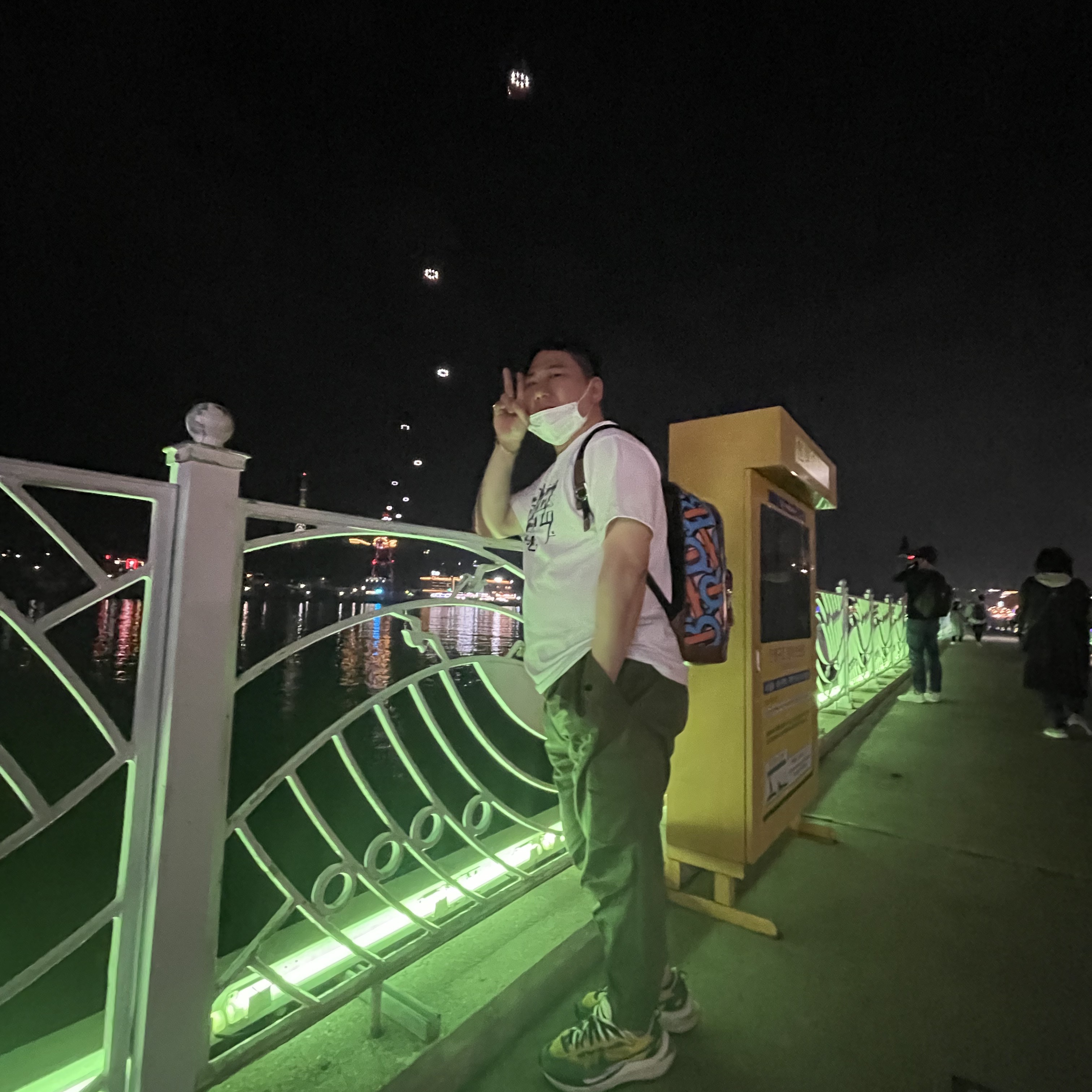 Nike x Sacai VaporWaffle Tour Yellow & Gorge Green Sail 착용 스타일