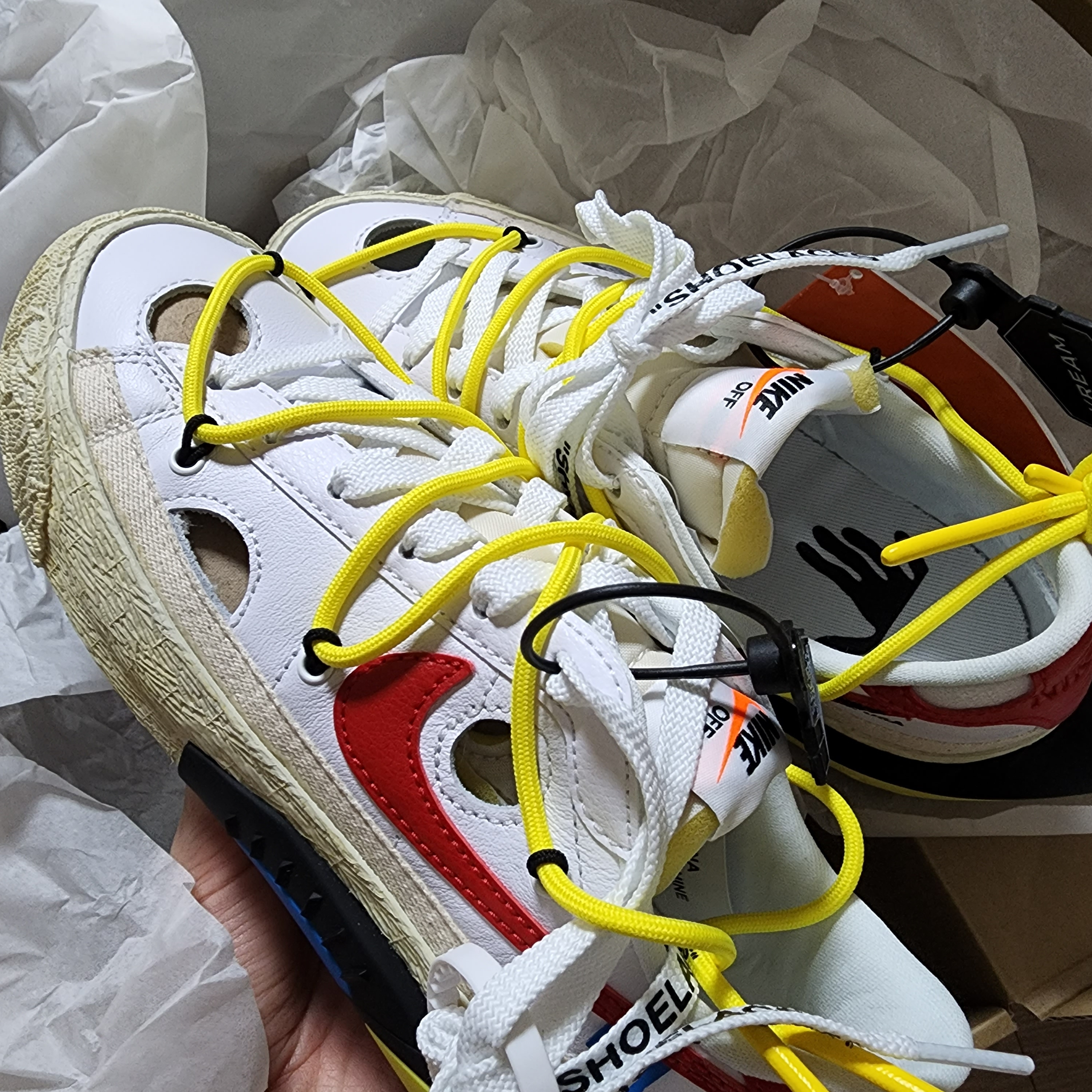 Nike x Off-White Blazer Low '77 White and University Red 착용 스타일 - 4