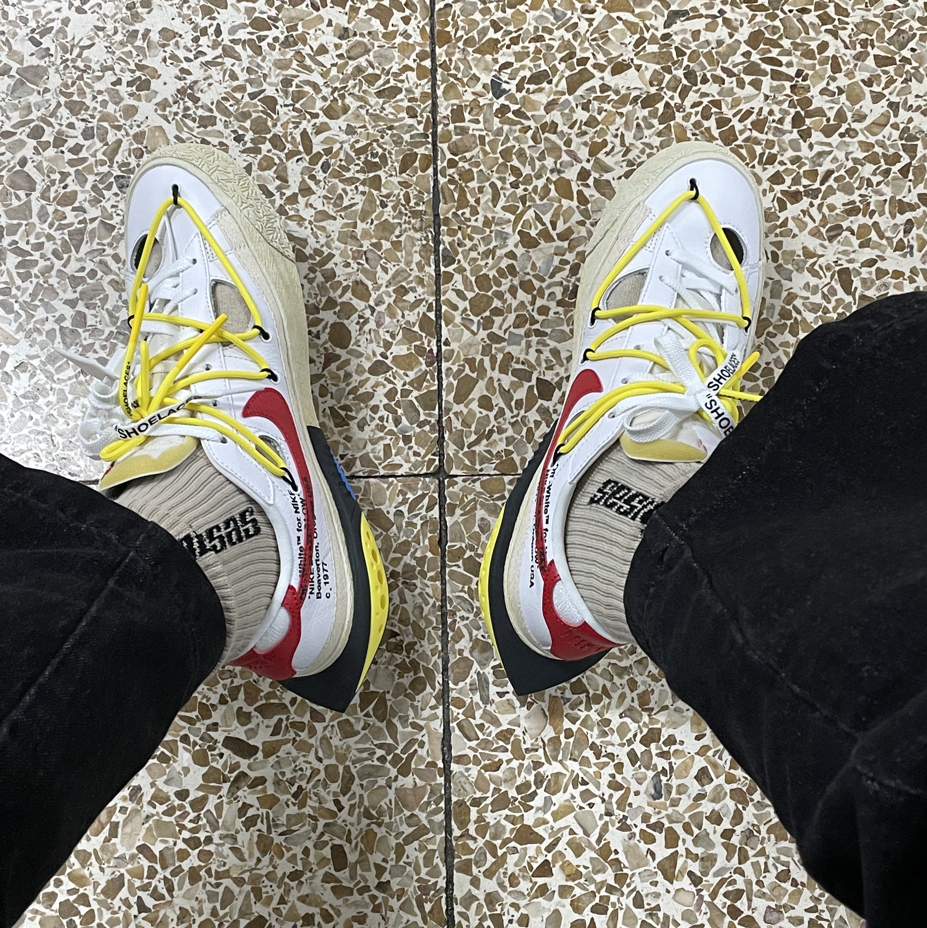 Nike x Off-White Blazer Low '77 White and University Red 착용 스타일 - 5
