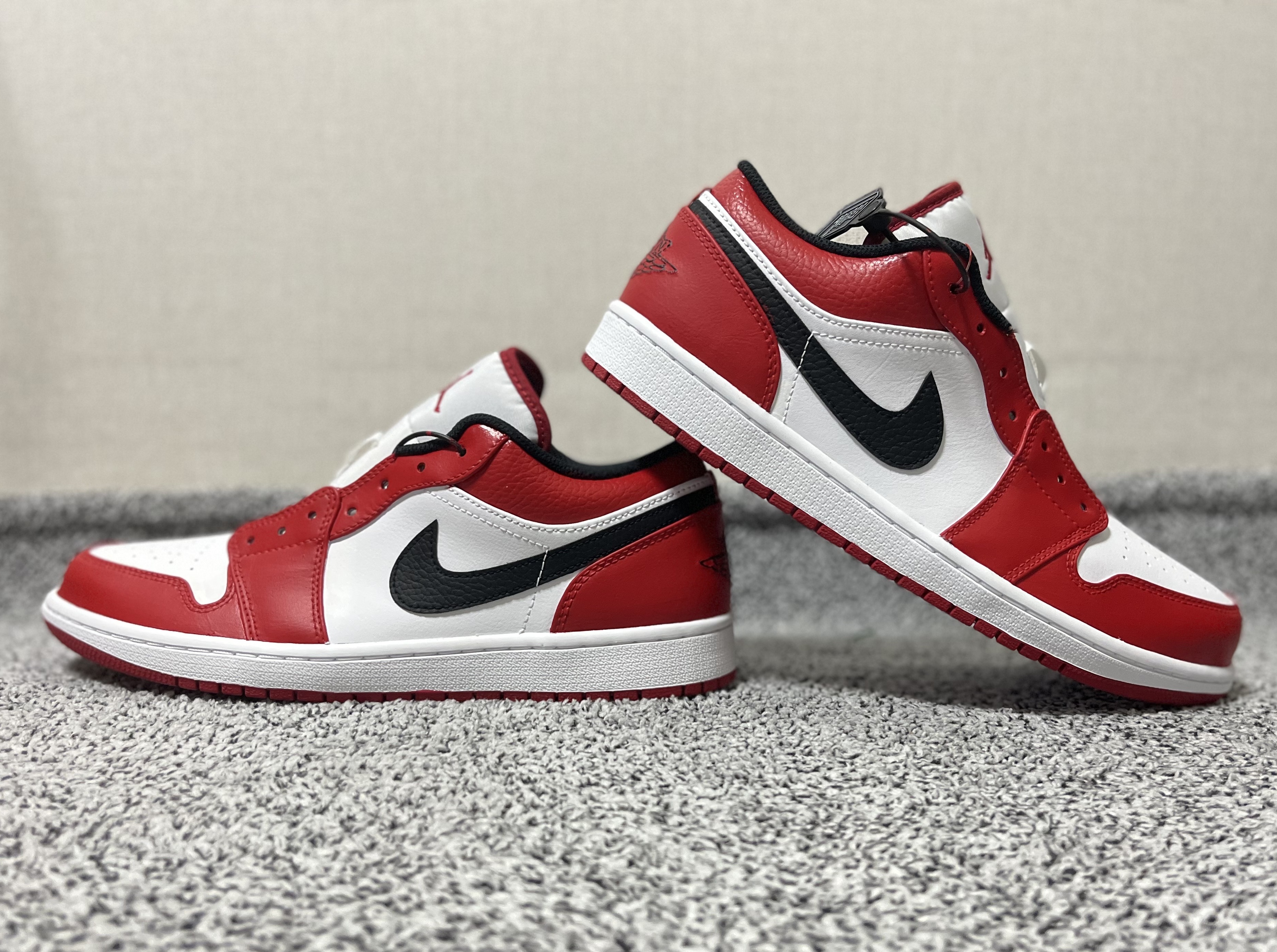 Jordan 1 Low White Red Black, (GS) Jordan 1 Low White Red Black 착용 스타일 - 1
