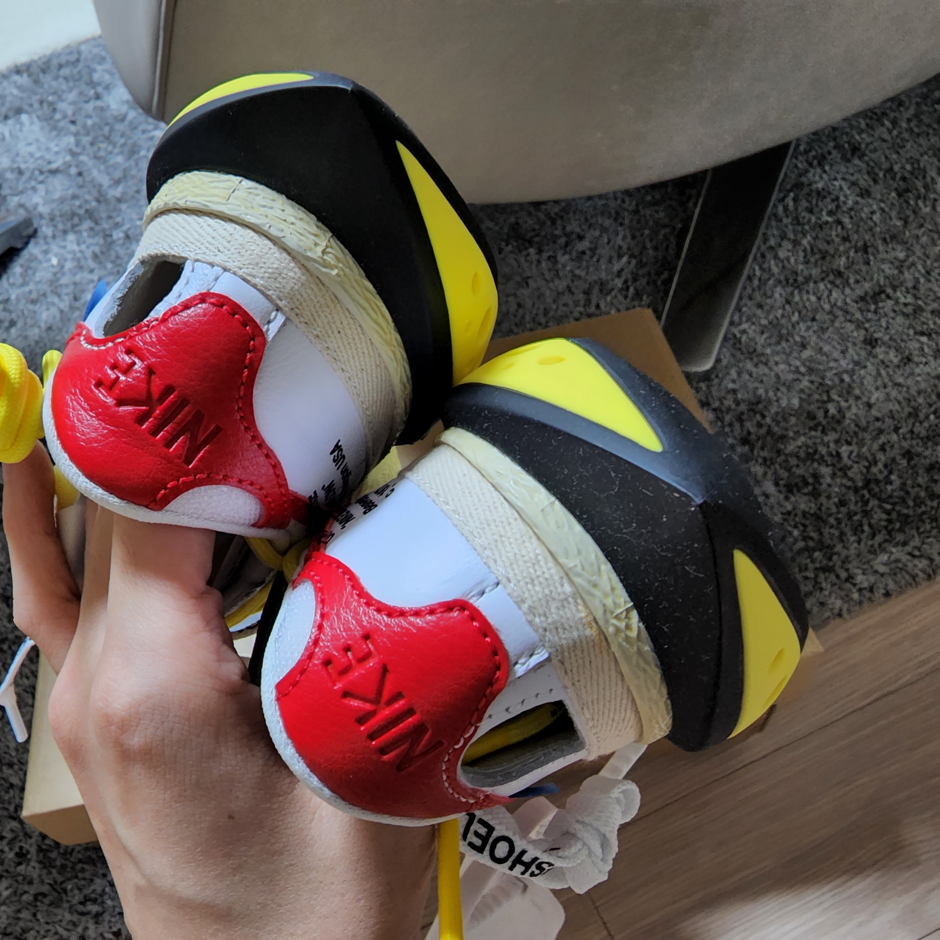 Nike x Off-White Blazer Low '77 White and University Red 착용 스타일 - 2