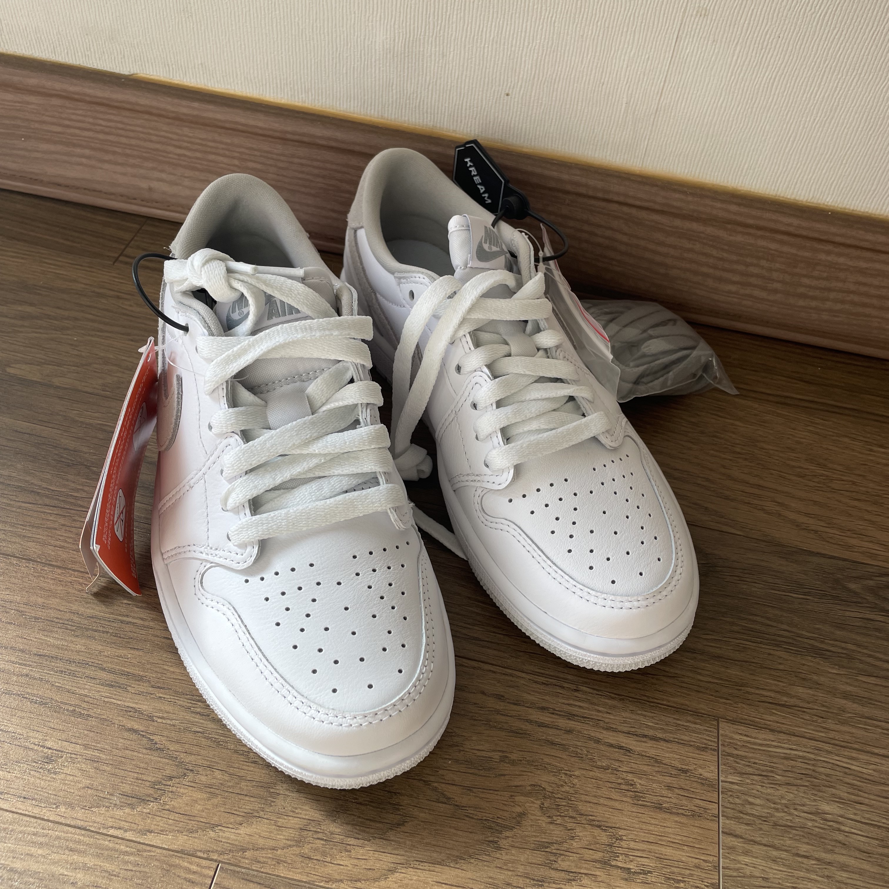(W) Jordan 1 Low OG Neutral Grey 착용 스타일 - 2