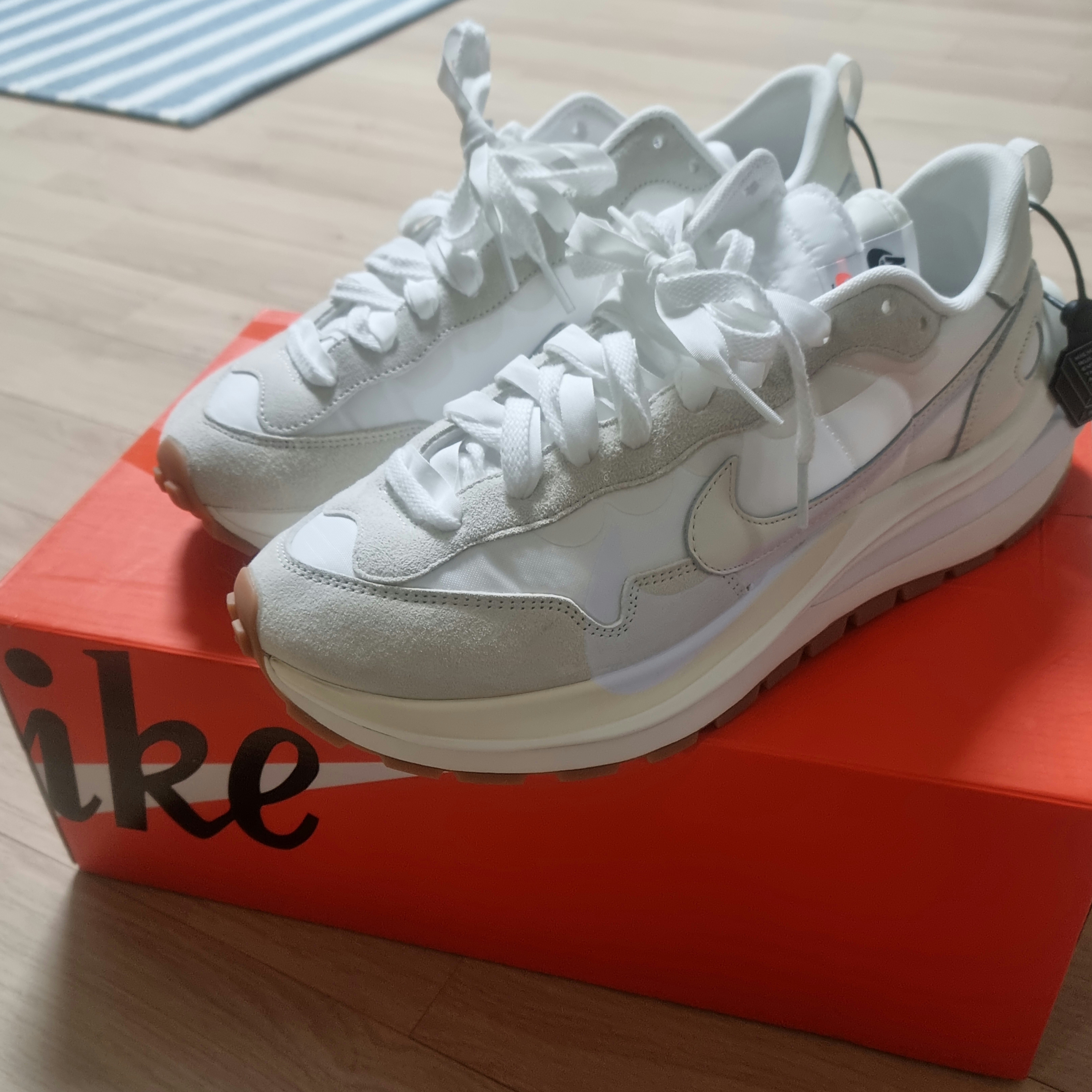 Nike x Sacai VaporWaffle White and Gum 착용 스타일 - 1