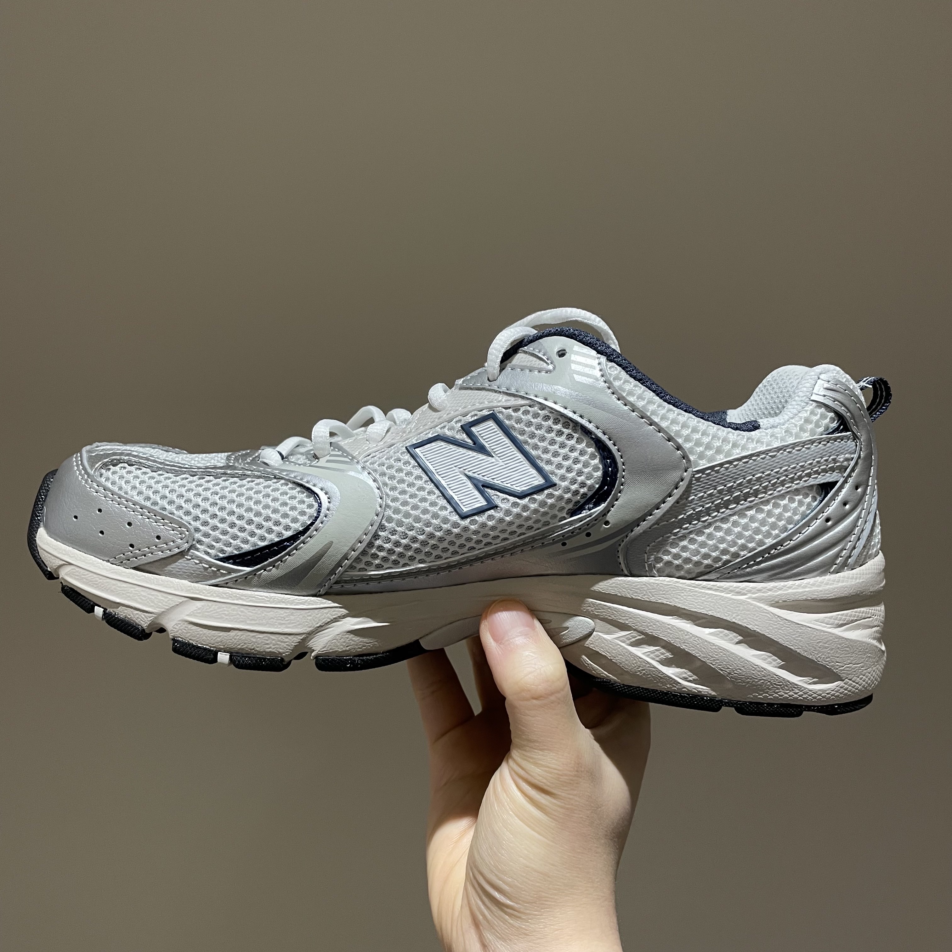 New Balance 530 Steel Grey 착용 스타일