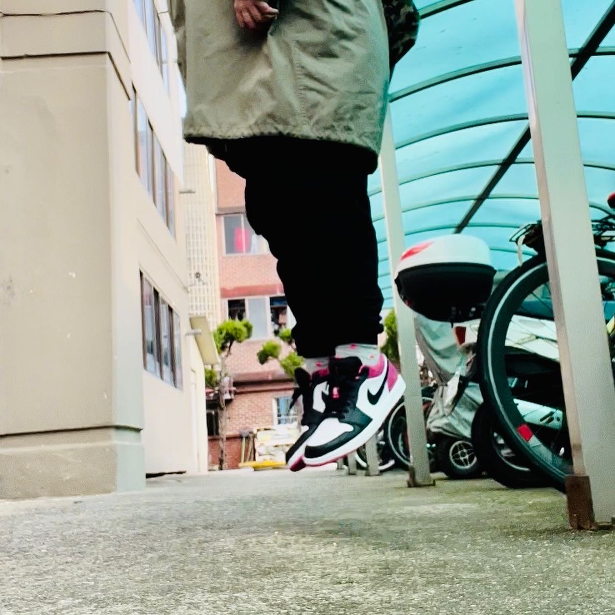 Jordan 1 Low SE Fuchsia 착용 스타일