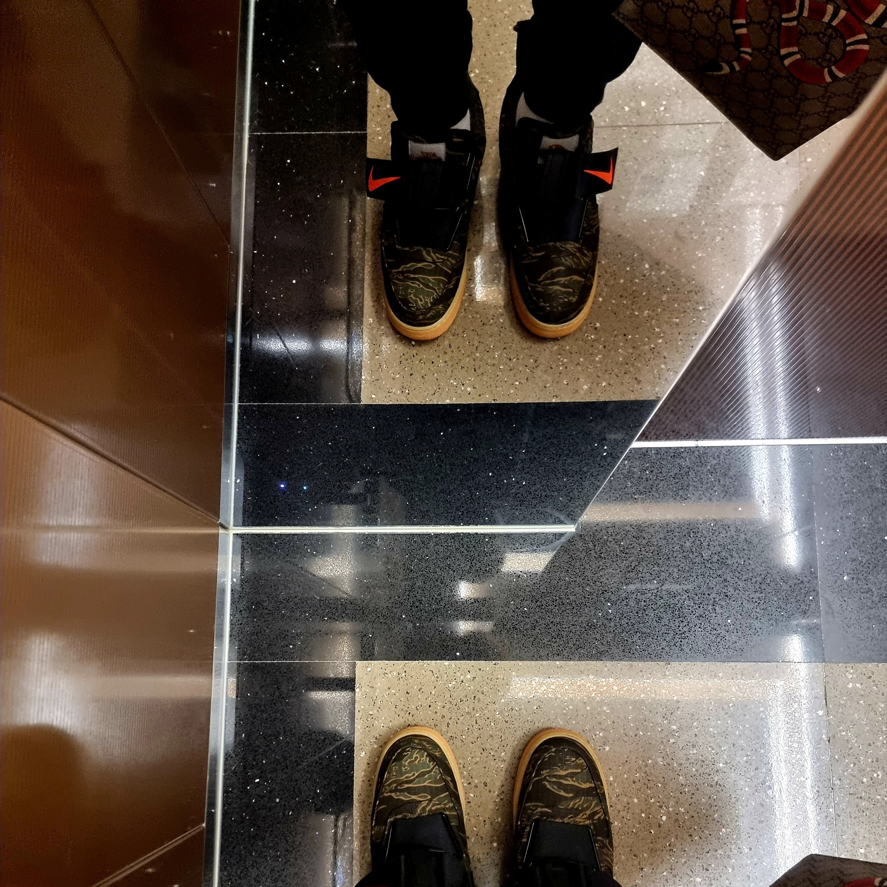 Nike Air Force 1 Low Utility Carhartt WIP Camo 착용 스타일 - 2