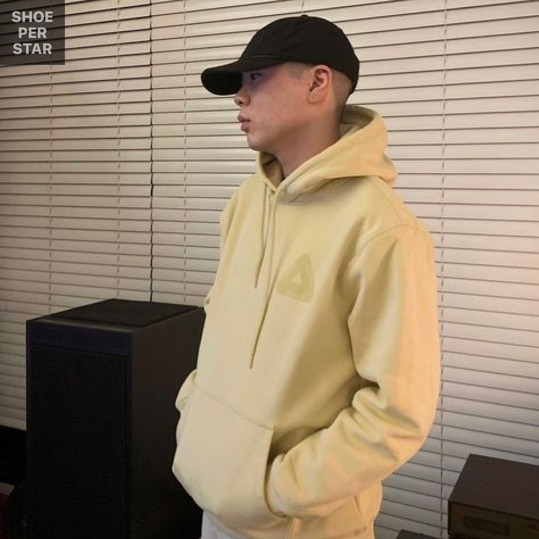 Palace x CK1 Tri-Ferg Hood Wheat - 22SS, Palace x CK1 Relaxed Trucker Denim Jacket Tinted Sandstone Indigo - 22SS 착용 스타일 - 1