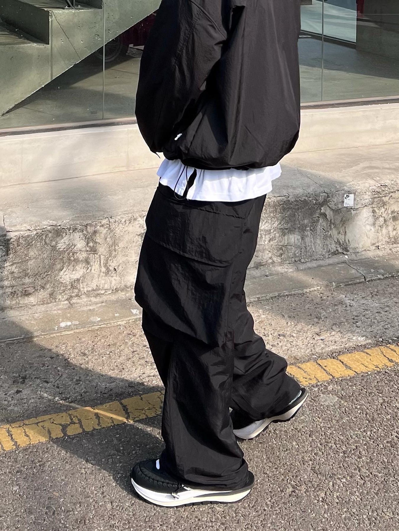 Maison Mihara Yasuhiro Blakey OG Sole Leather Low-top Sneakers Black, Adidas Superstar Premium Black White 착용 스타일 - 5