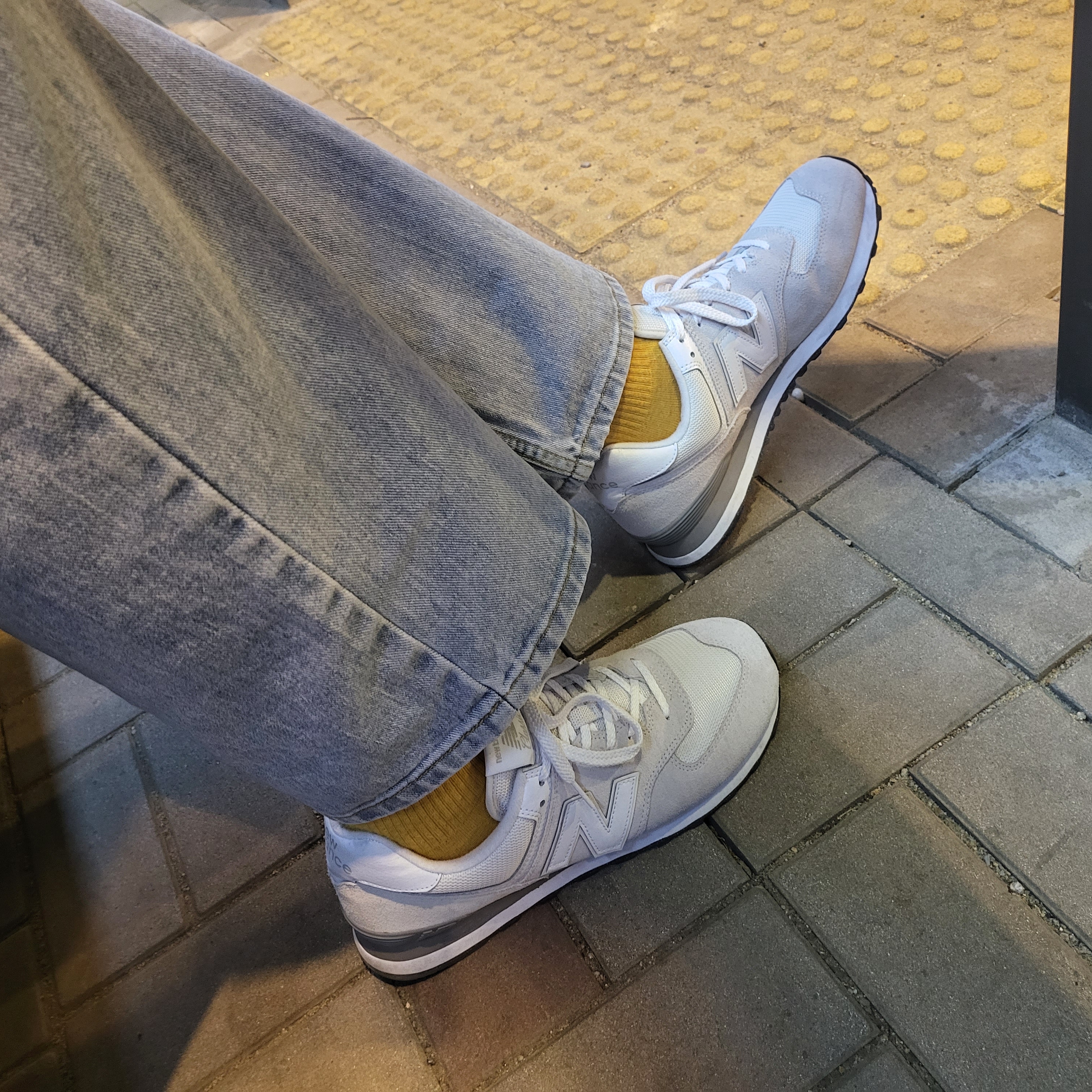 New Balance 574 Ivory - D Standard 착용 스타일 - 1