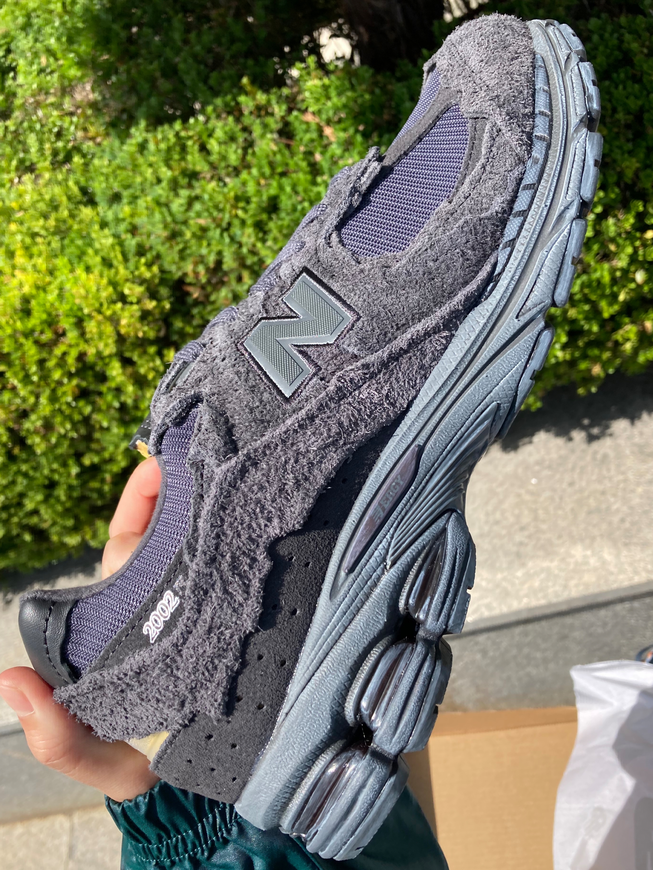 New Balance 2002R Protection Pack Phantom 착용 스타일