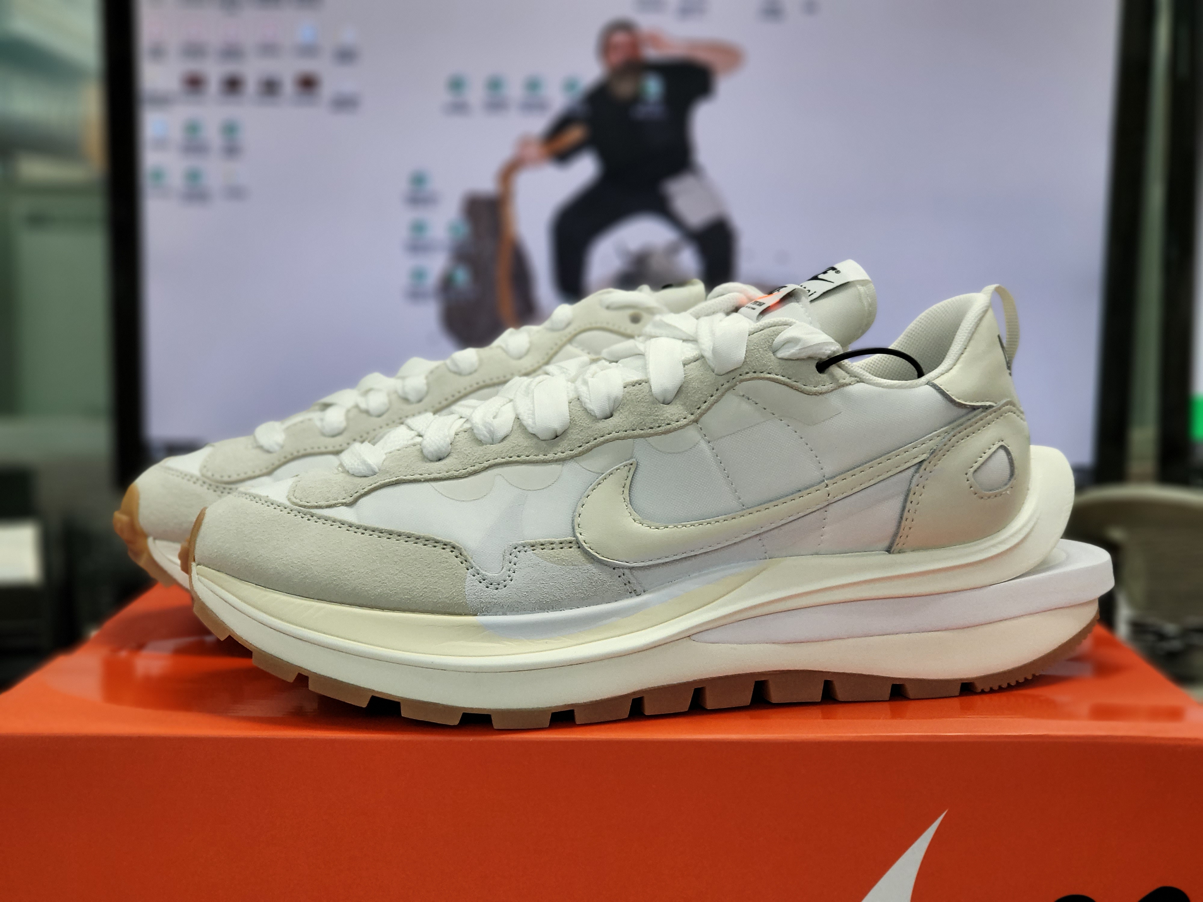 Nike x Sacai VaporWaffle White and Gum 착용 스타일