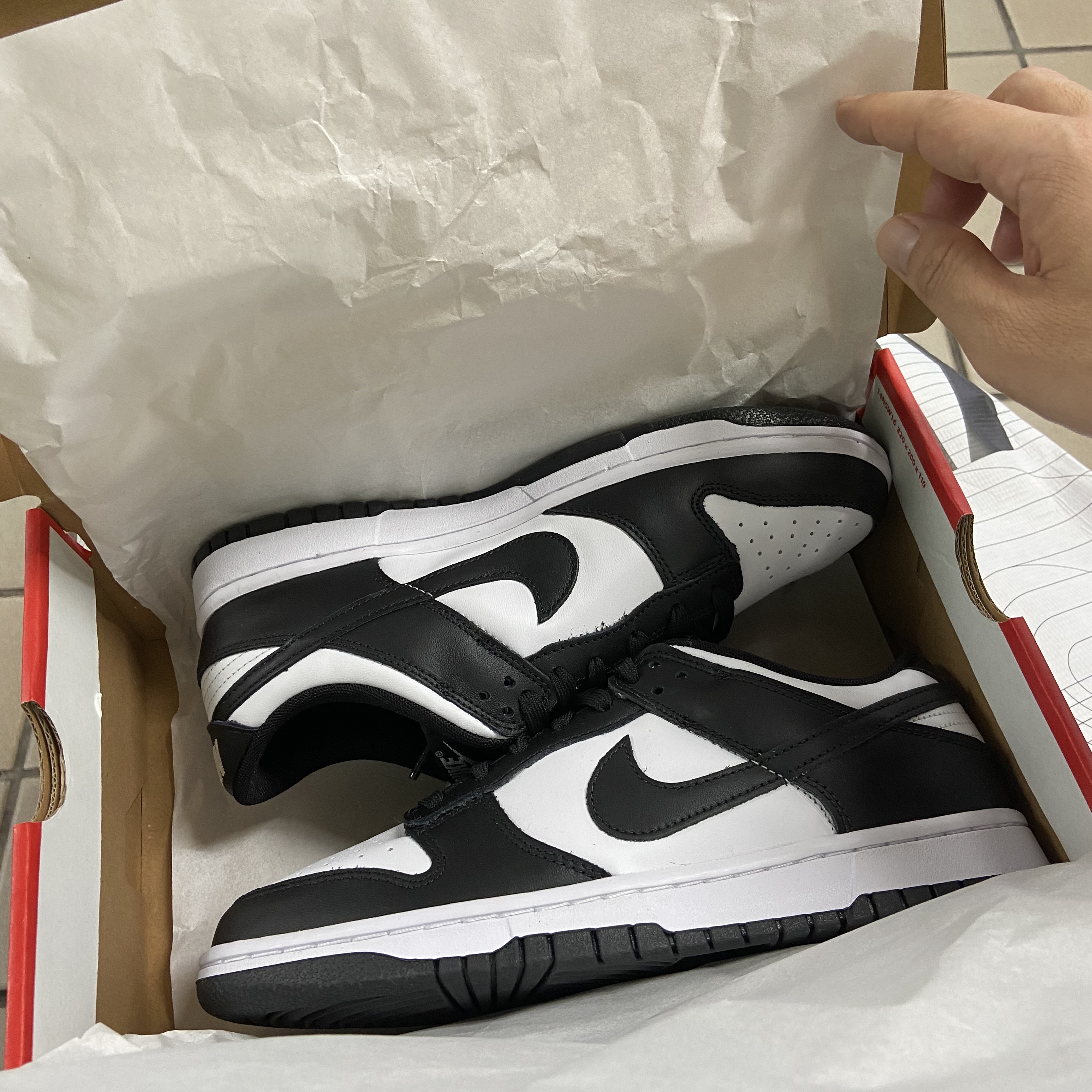 Nike Dunk Low Retro Black 착용 스타일 - 1