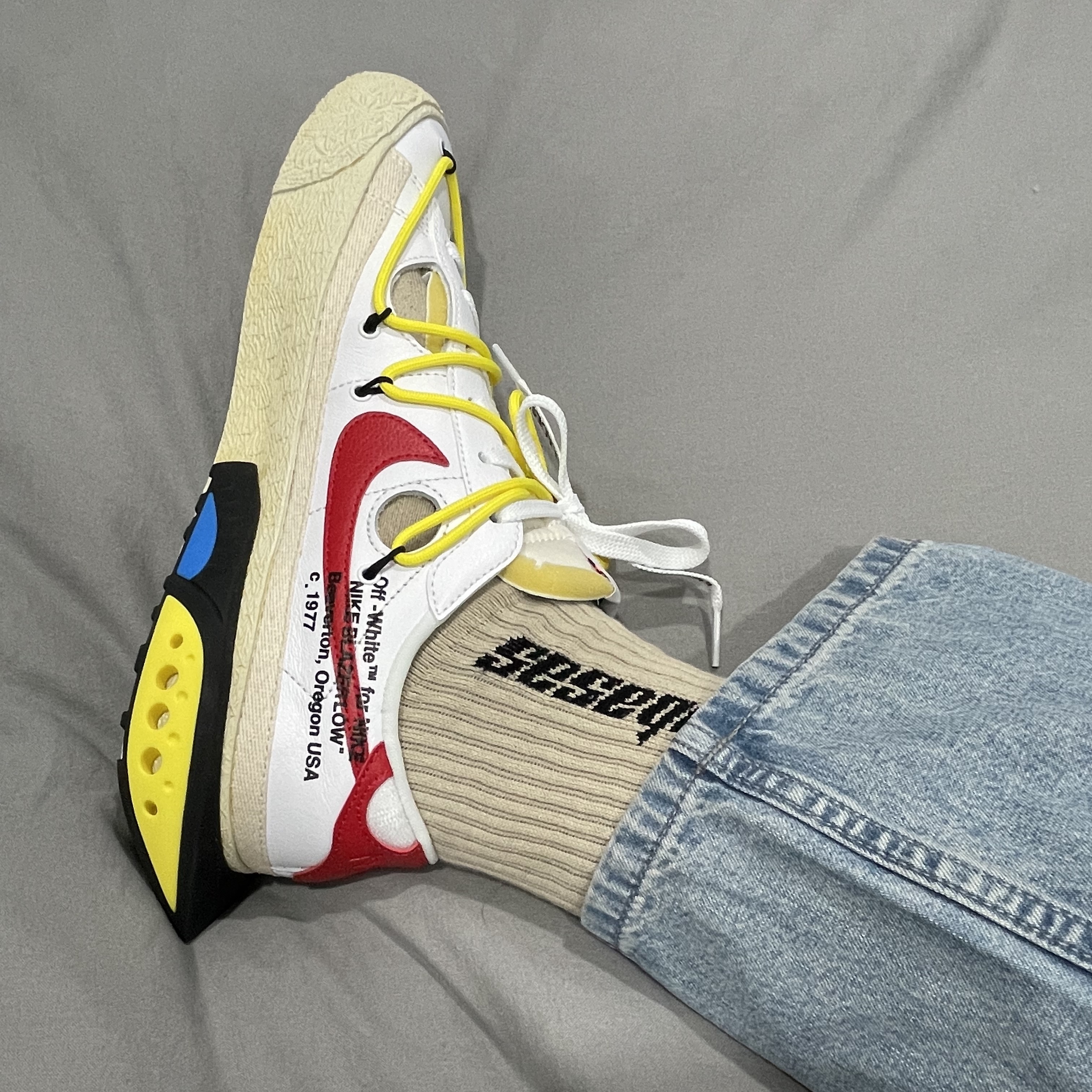 Nike x Off-White Blazer Low '77 White and University Red 착용 스타일 - 3