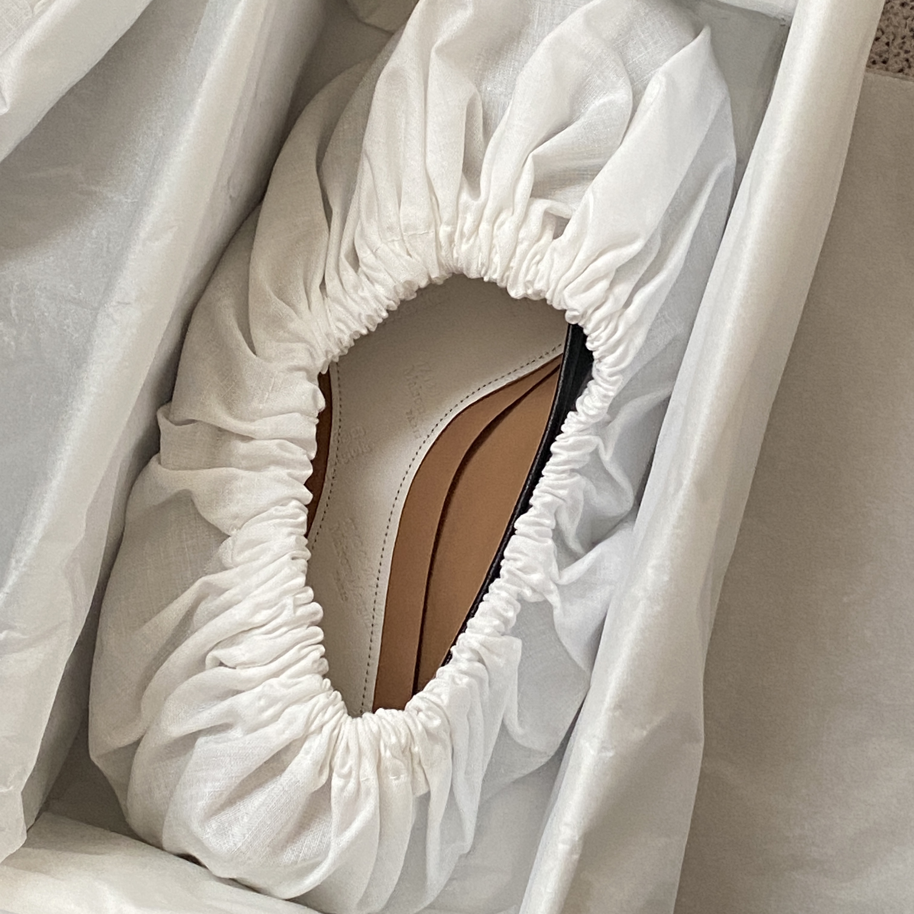 (W) Maison Margiela Tabi Ballet Flat Shoes Black 착용 스타일 - 2