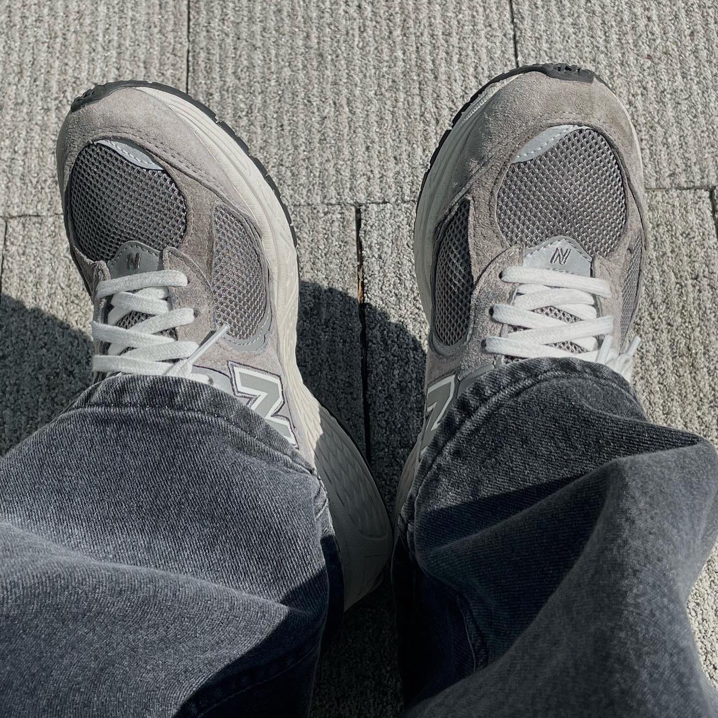 New Balance 2002R Grey 착용 스타일 - 2