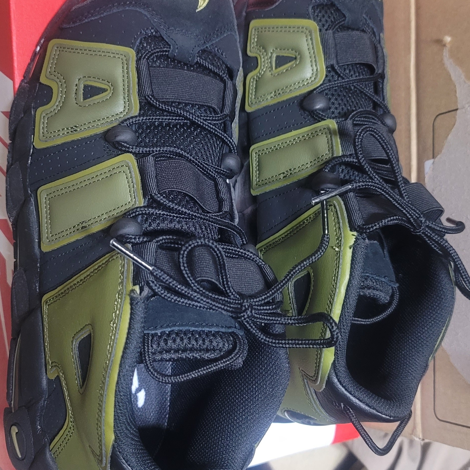 Nike Air More Uptempo 96 Rough Green 착용 스타일