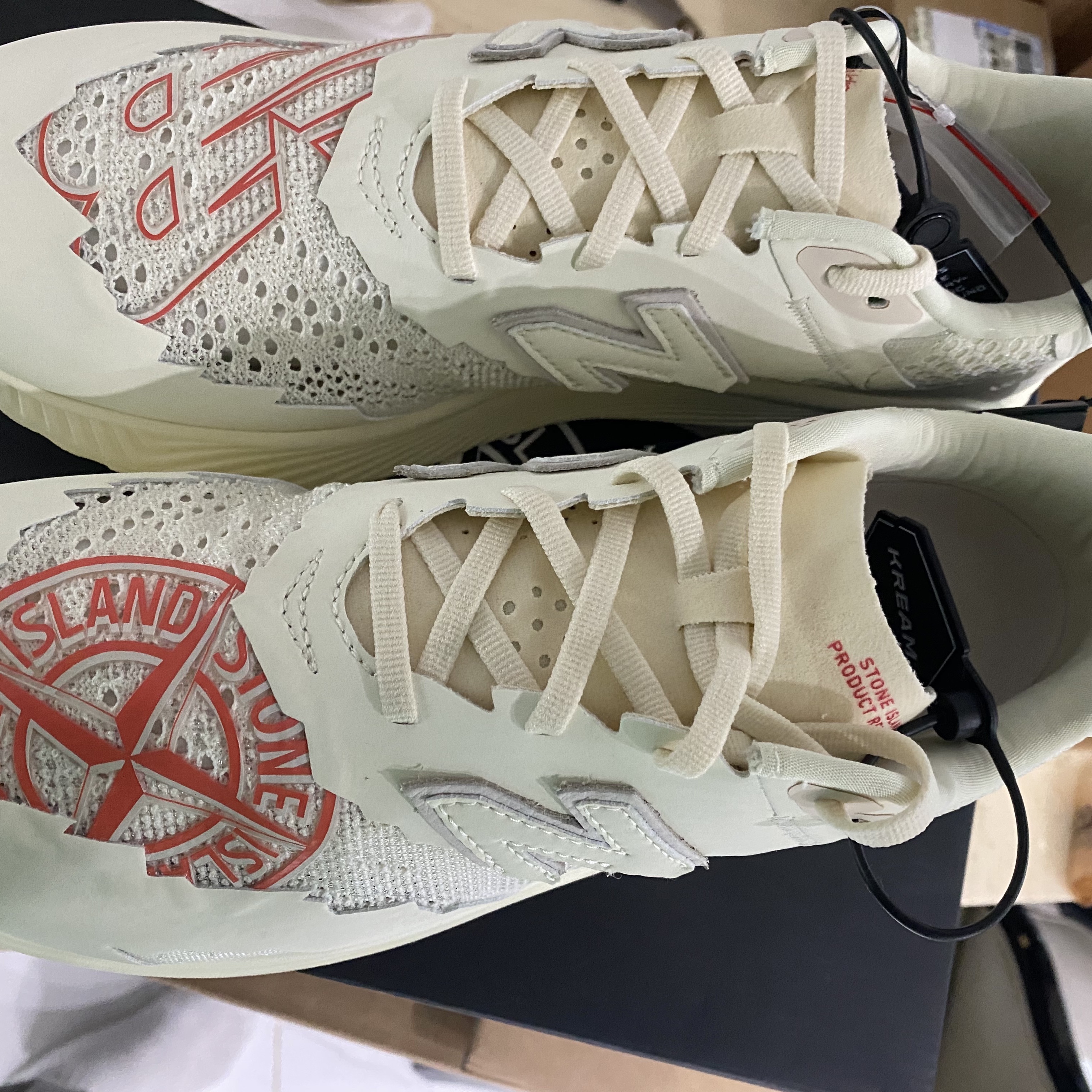 New Balance x Stone Island x Tokyo Design Studio FuelCell RC Elite v2 착용 스타일 - 3