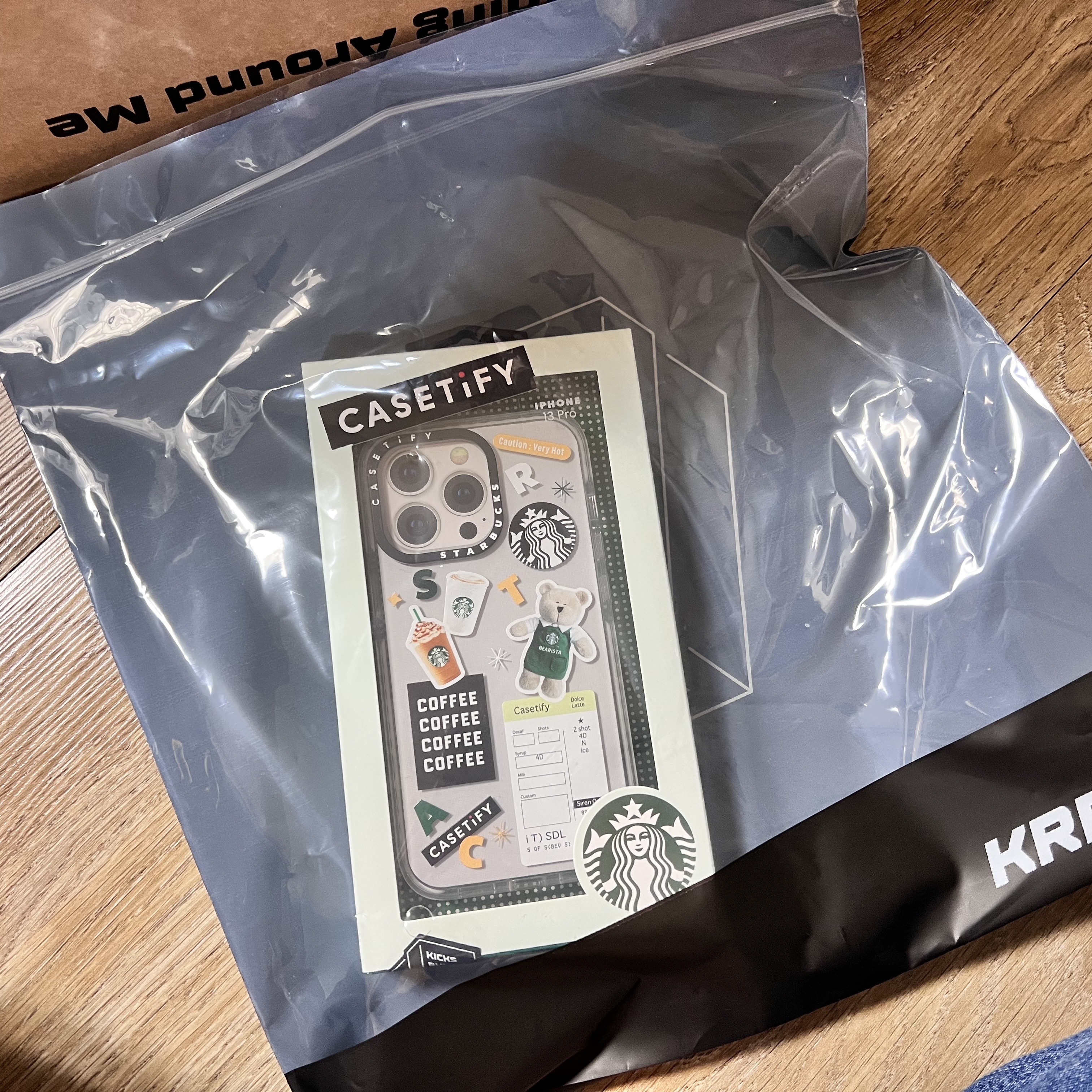 Casetify x Starbucks Icon Impact iPhone Case Clear 착용 스타일 - 3