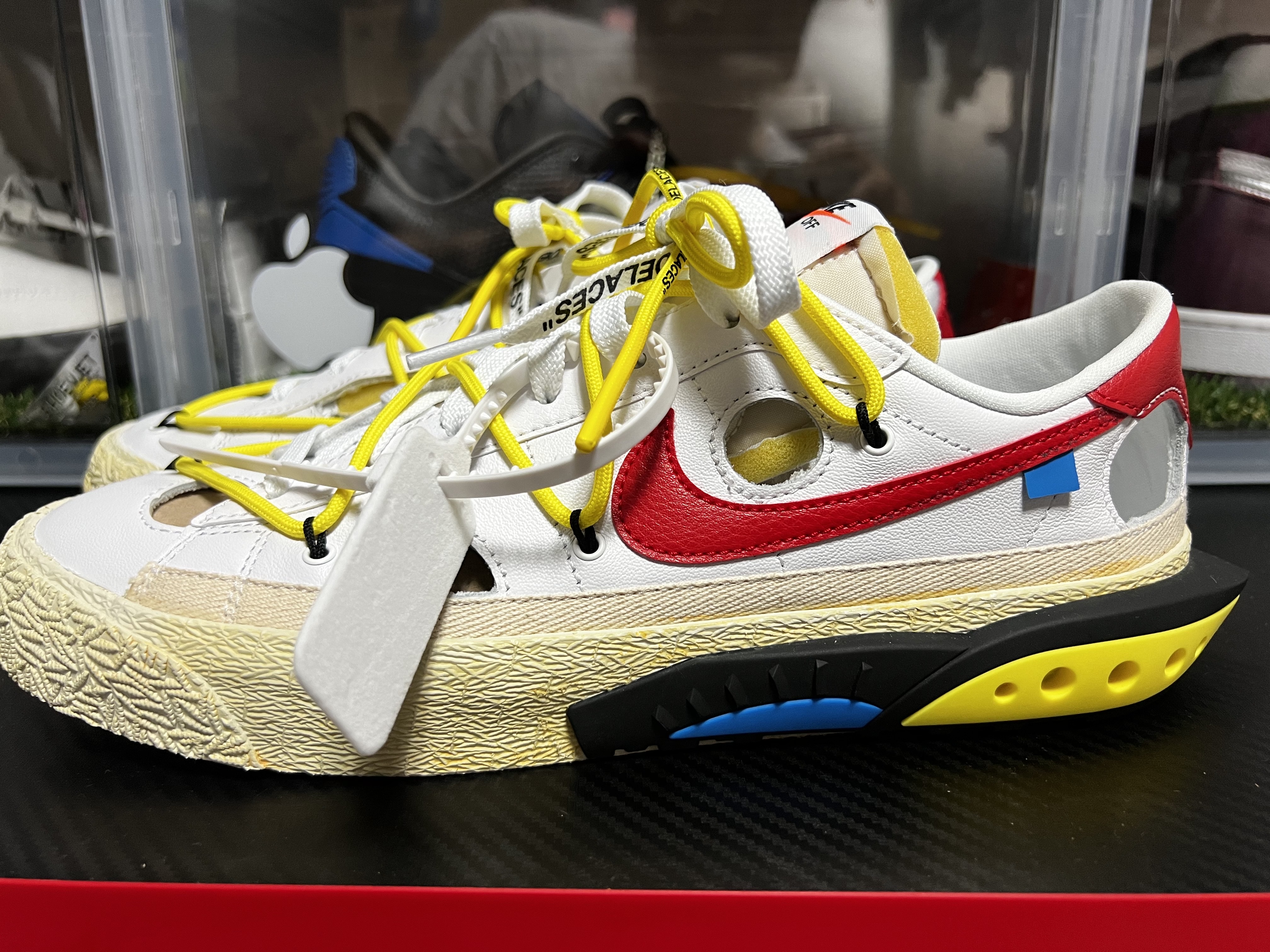 Nike x Off-White Blazer Low '77 White and University Red 착용 스타일 - 3