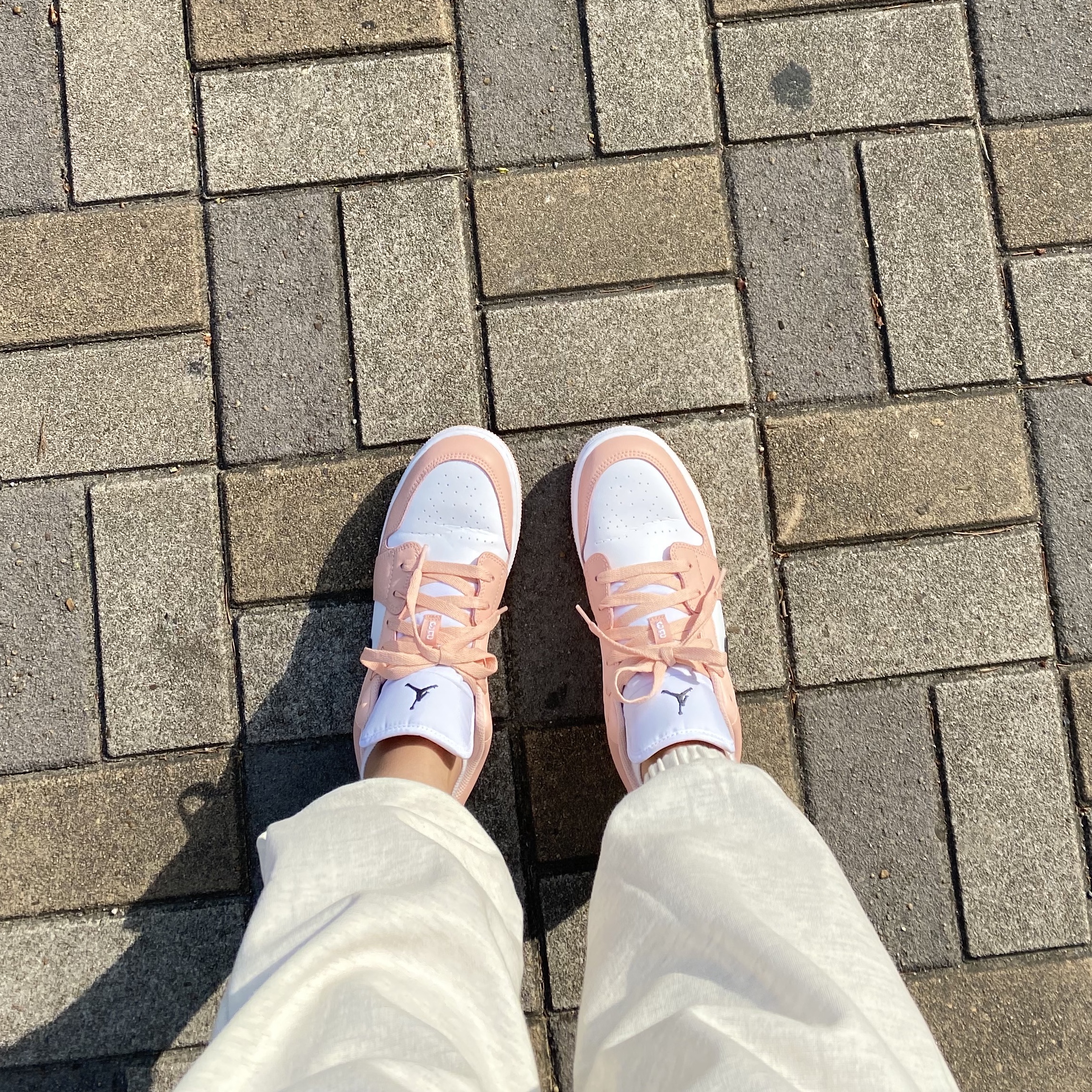 (GS) Jordan 1 Low Light Arctic Pink 착용 스타일 - 3