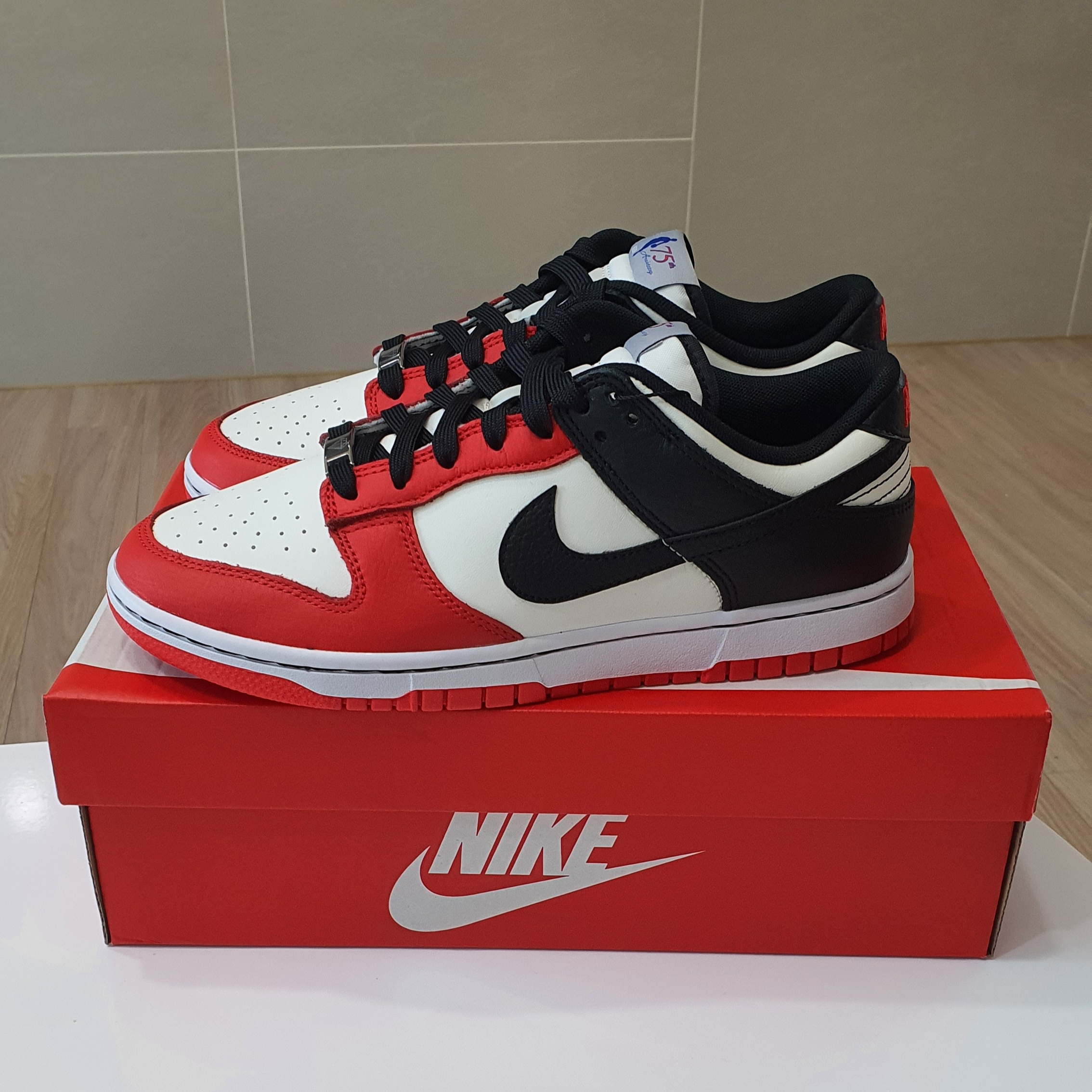Nike x NBA Dunk Low Retro EMB Black and Chile Red 착용 스타일