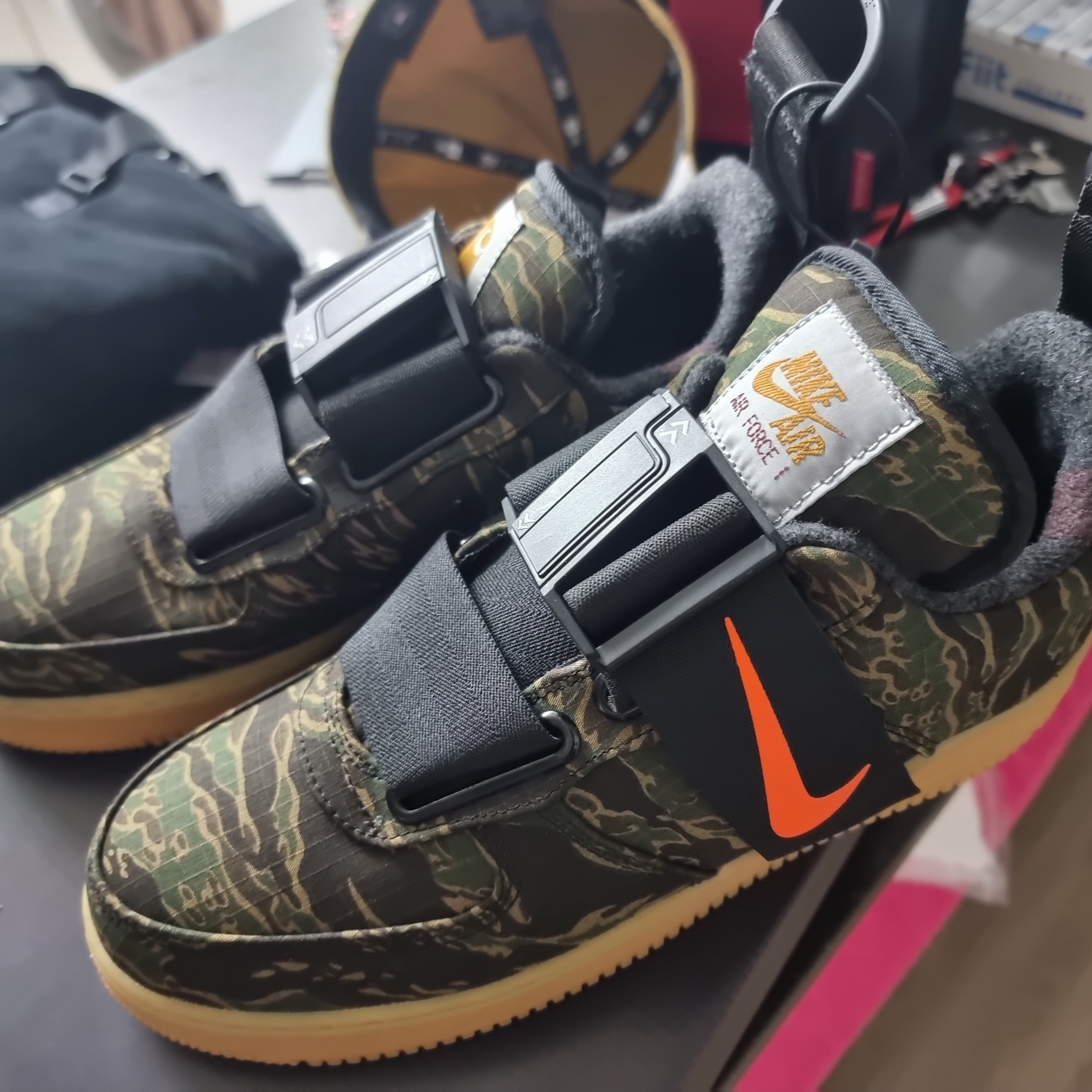 Nike Air Force 1 Low Utility Carhartt WIP Camo 착용 스타일 - 1