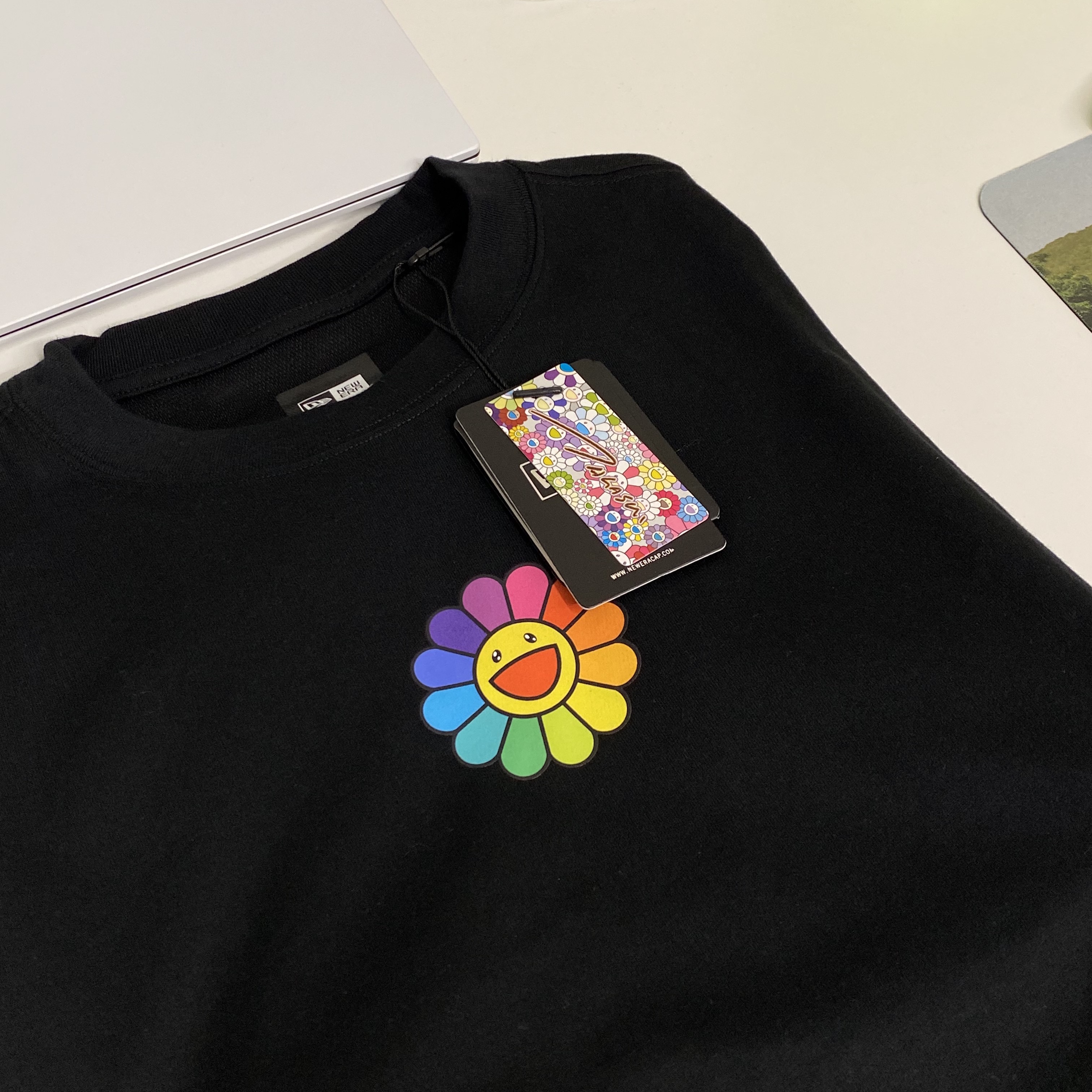 New Era x Murakami Takashi Flower Long Sleeve T-Shirt Black 착용 스타일
