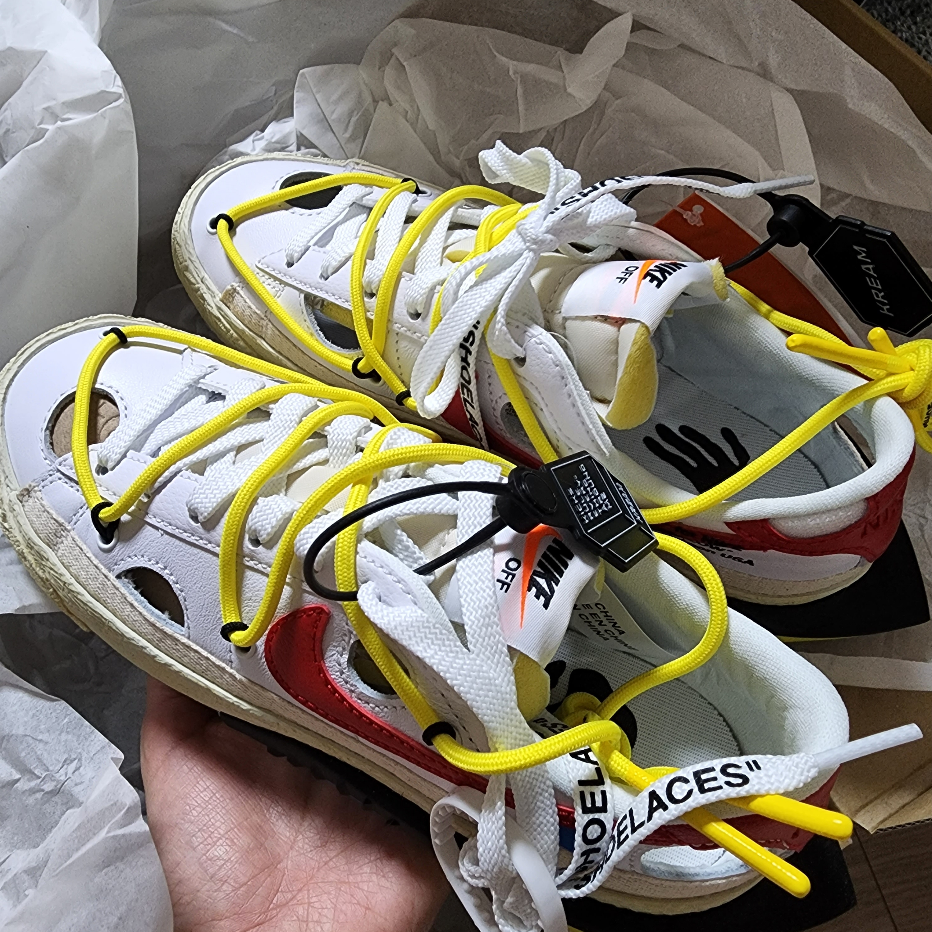 Nike x Off-White Blazer Low '77 White and University Red 착용 스타일 - 5