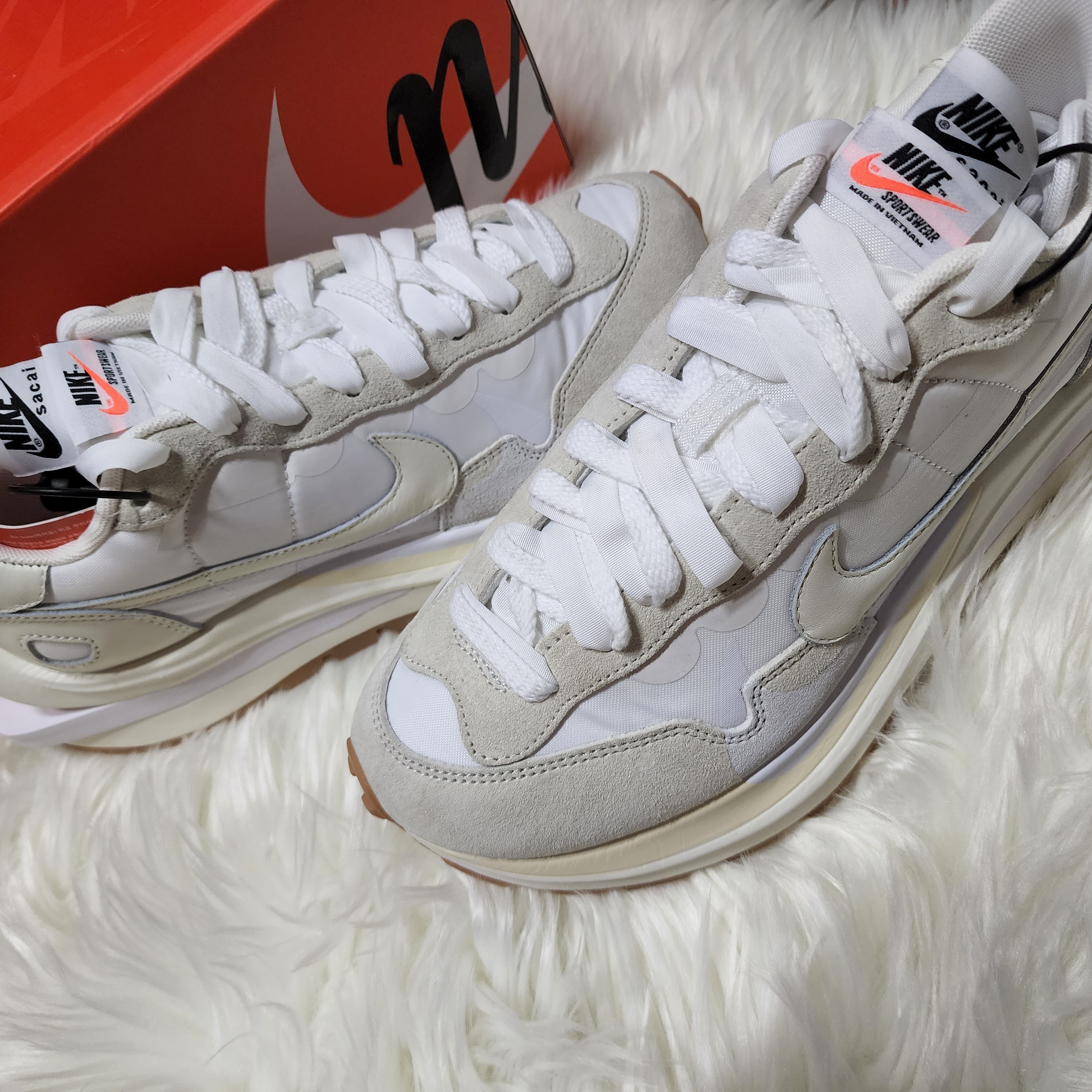 Nike x Sacai VaporWaffle White and Gum 착용 스타일 - 1