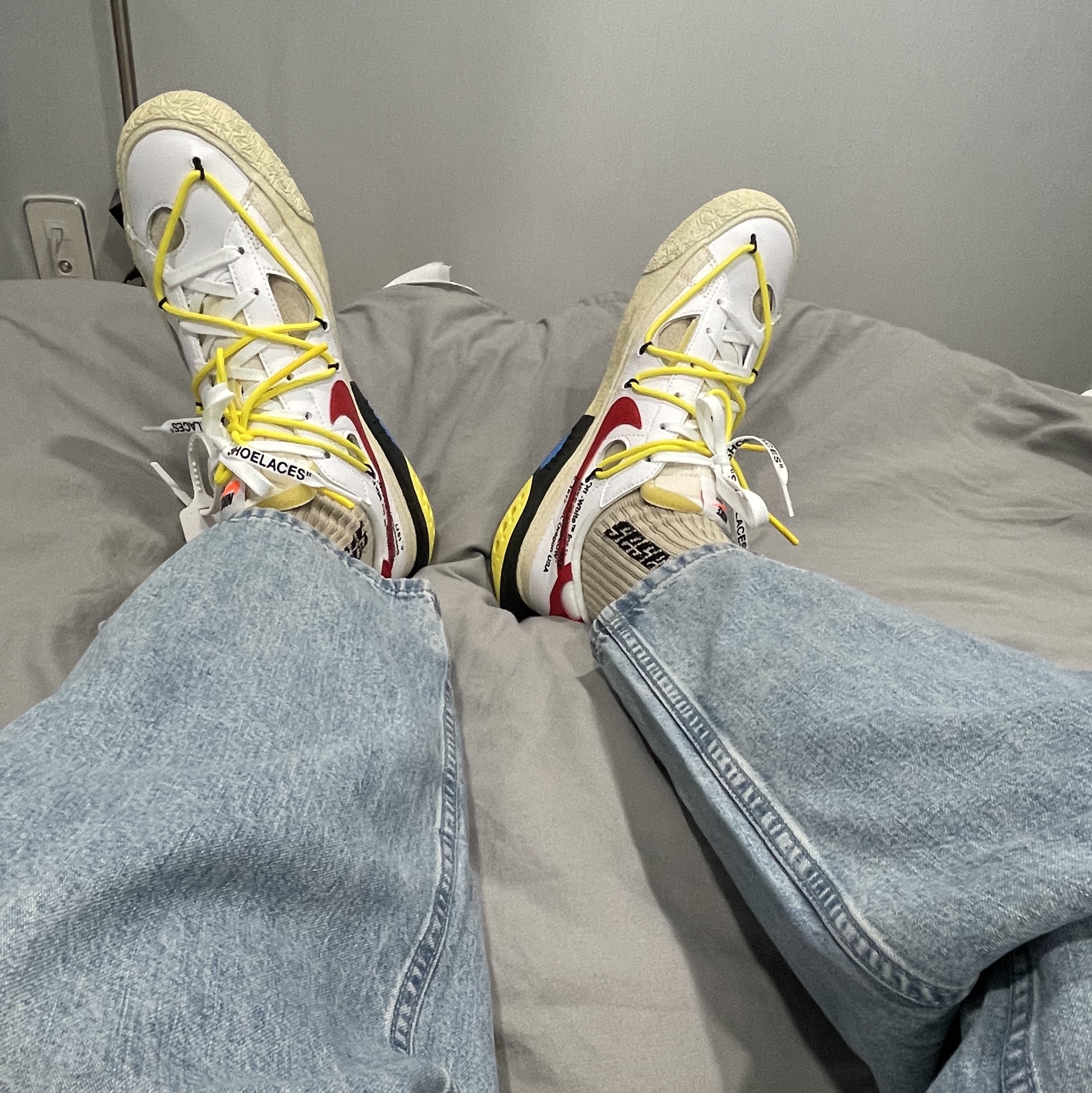 Nike x Off-White Blazer Low '77 White and University Red 착용 스타일 - 2