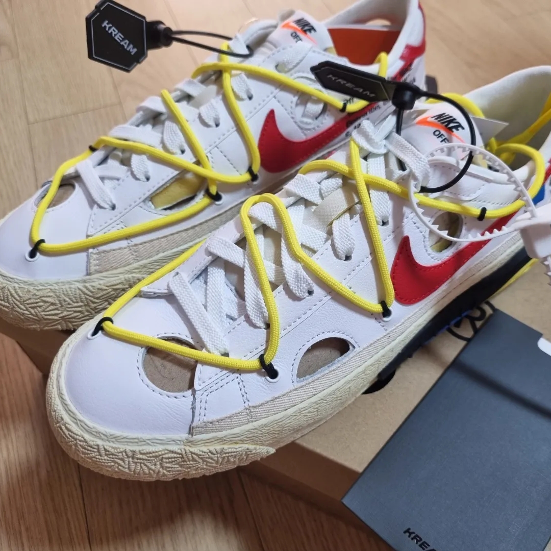Nike x Off-White Blazer Low '77 White and University Red 착용 스타일