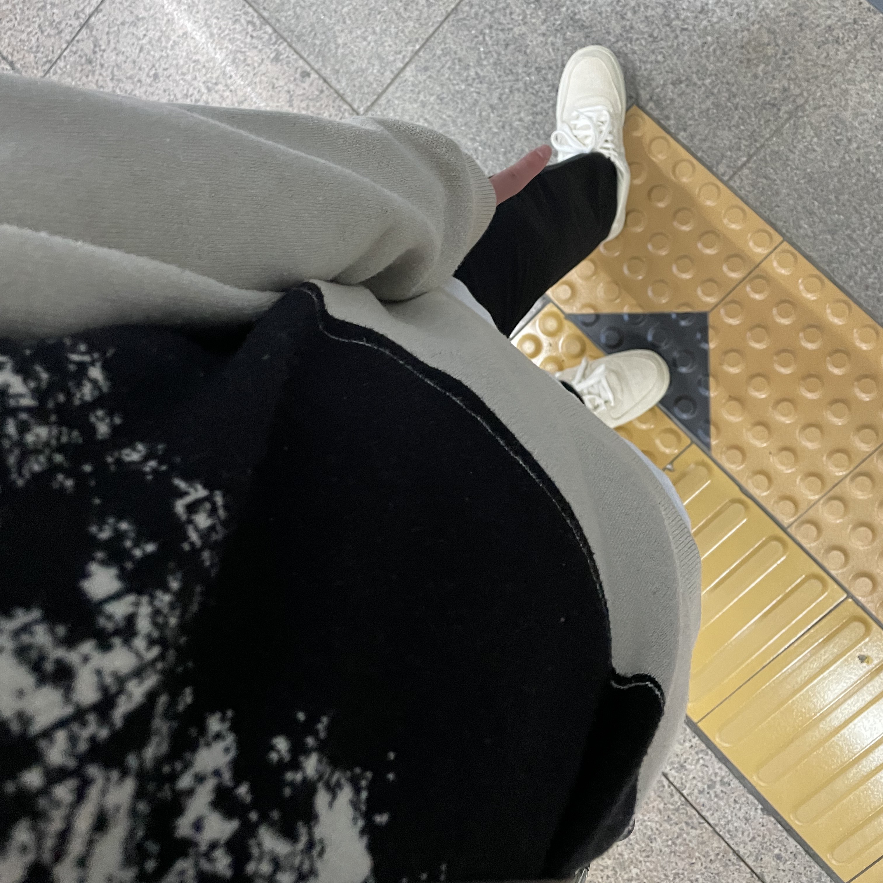 Nike x Stussy Air Force 1 Low Fossil 착용 스타일