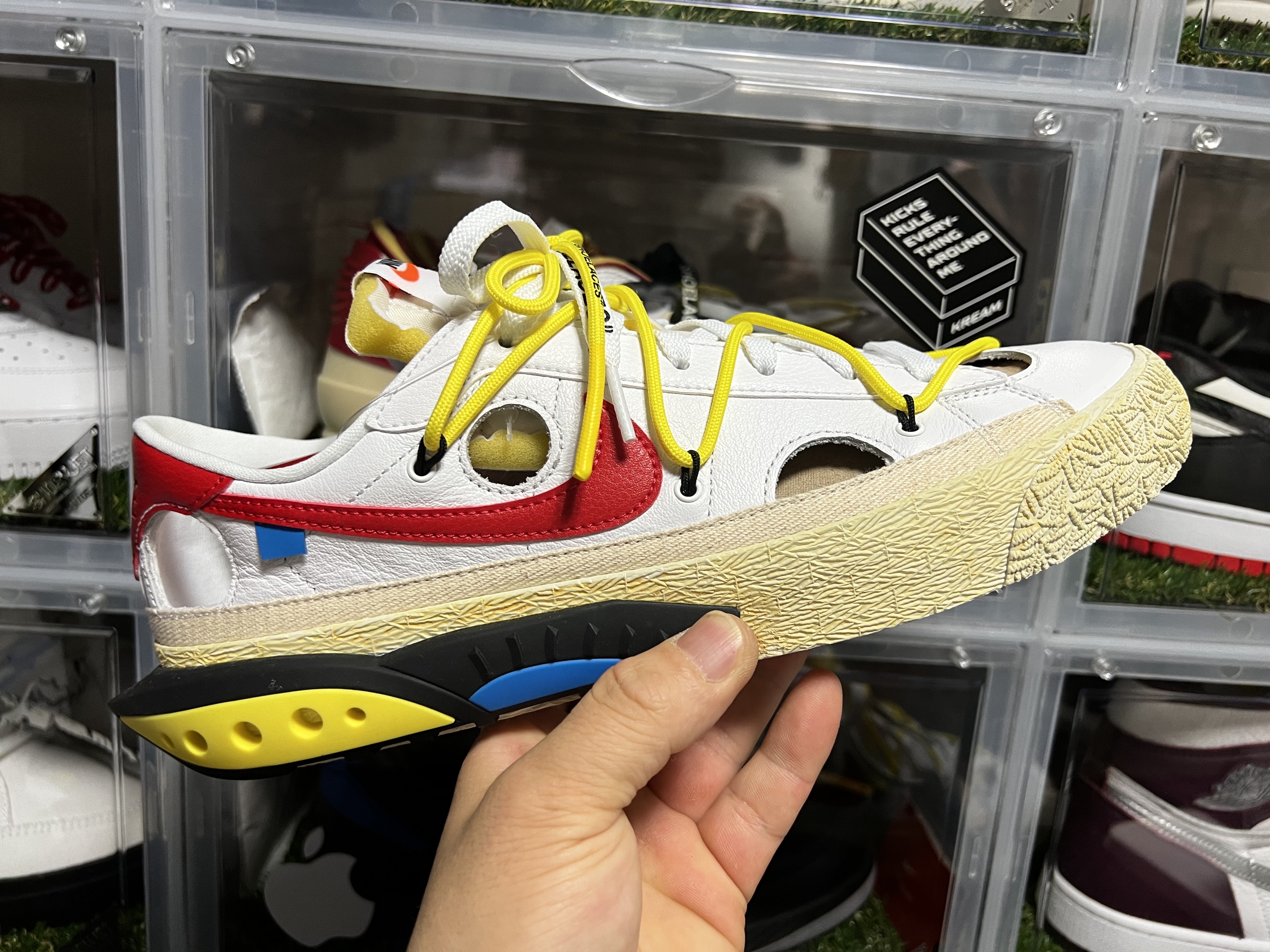 Nike x Off-White Blazer Low '77 White and University Red 착용 스타일 - 1