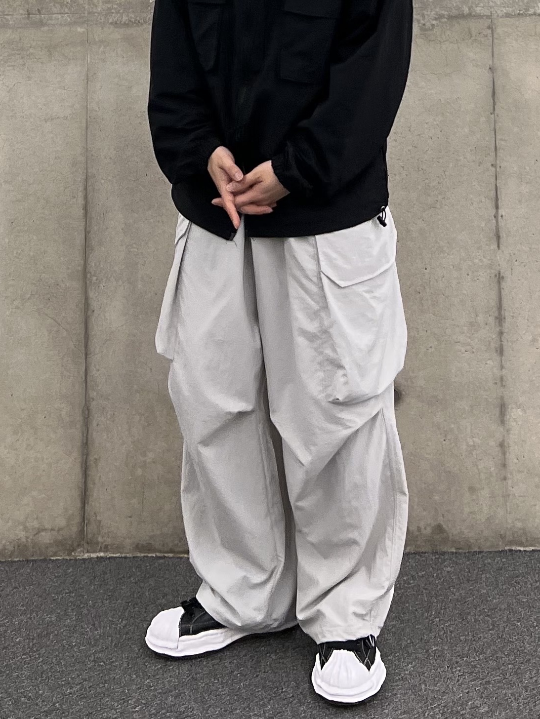 Maison Mihara Yasuhiro Blakey OG Sole Leather Low-top Sneakers Black, Adidas Superstar Premium Black White 착용 스타일 - 1