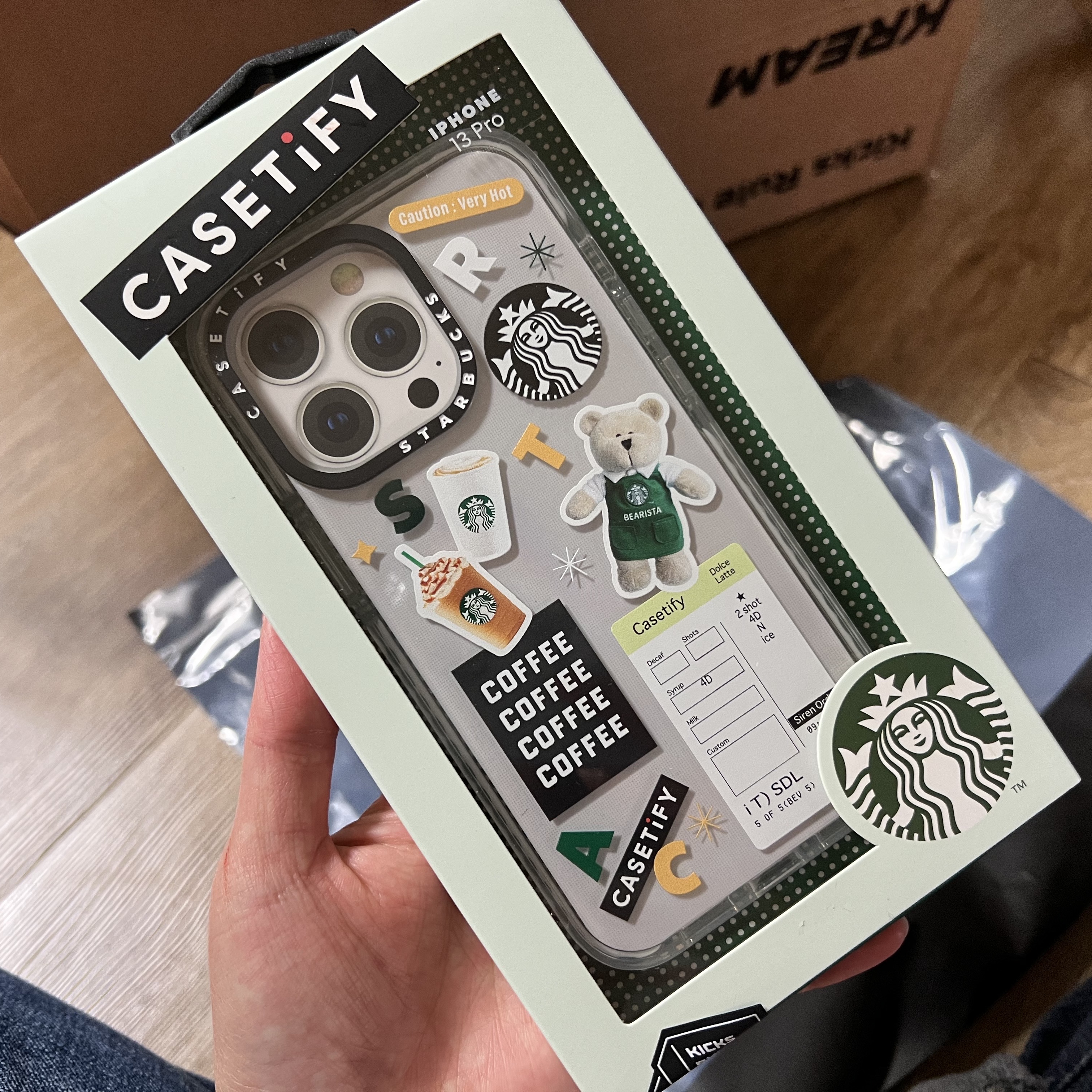 Casetify x Starbucks Icon Impact iPhone Case Clear 착용 스타일 - 4