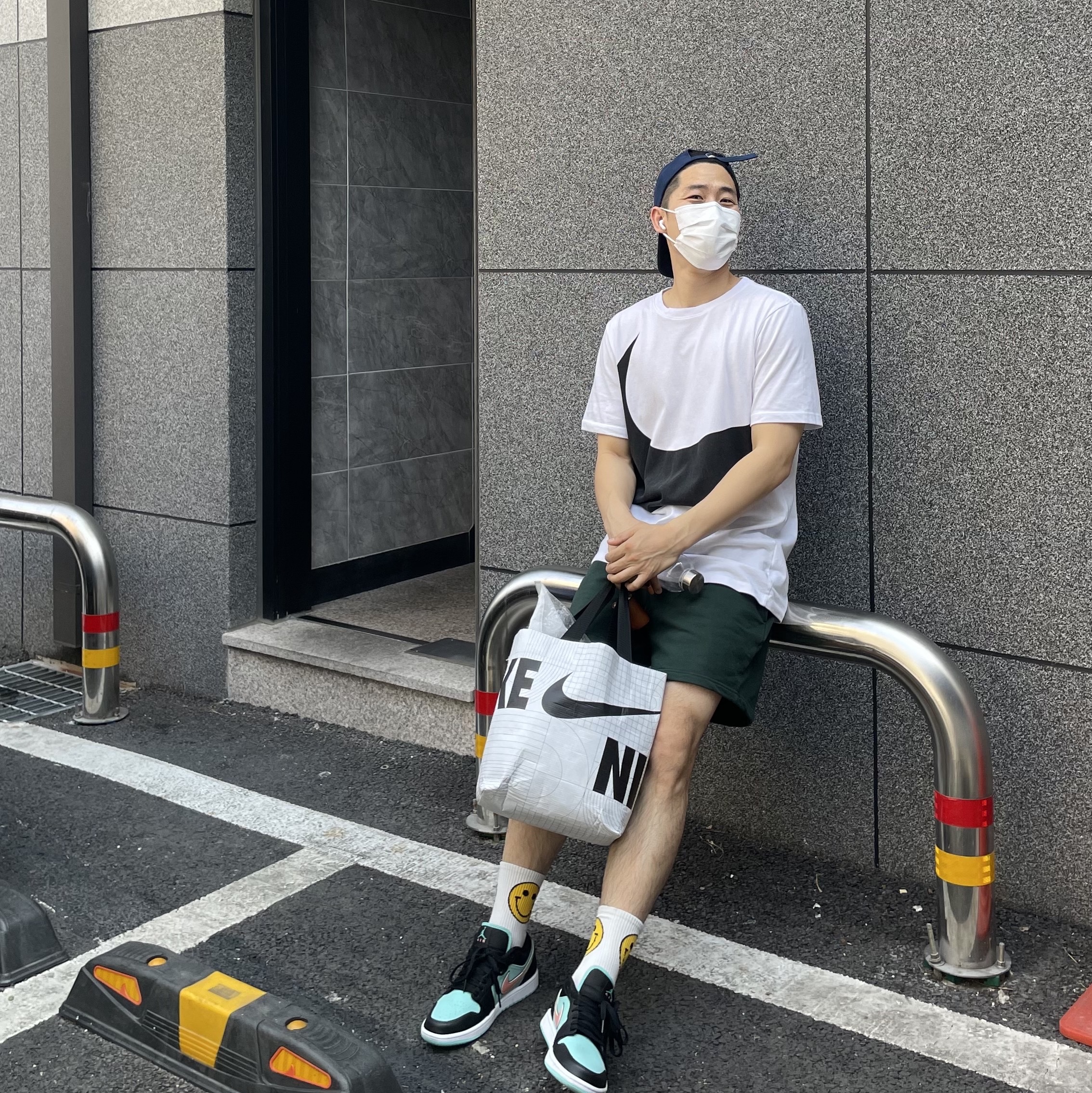 Jordan 1 Low SE Tropical Twist 착용 스타일