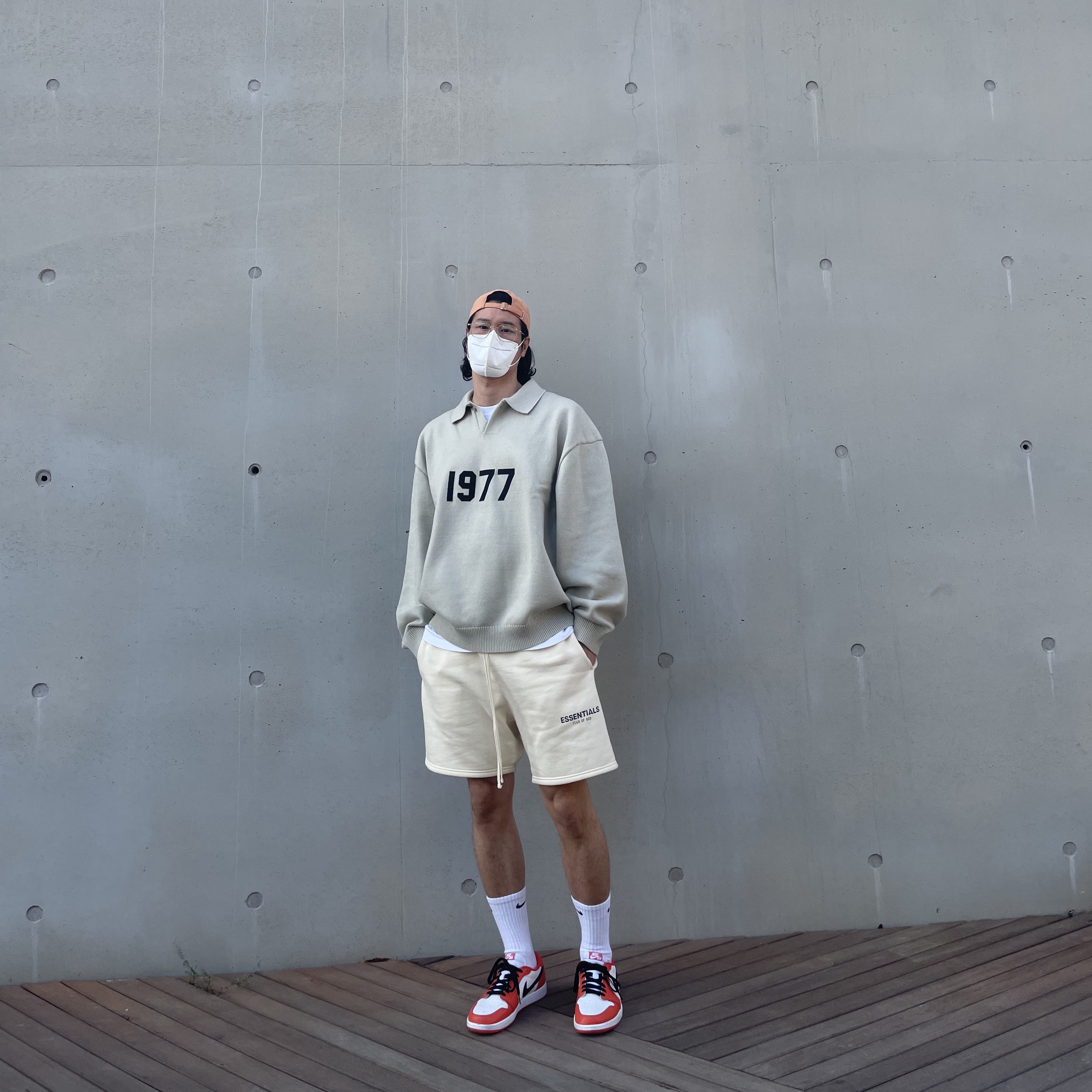 Essentials 1977 Knit Long Sleeve Polo Wheat - 22SS, Essentials Sweatshorts Cream - 21SS 착용 스타일