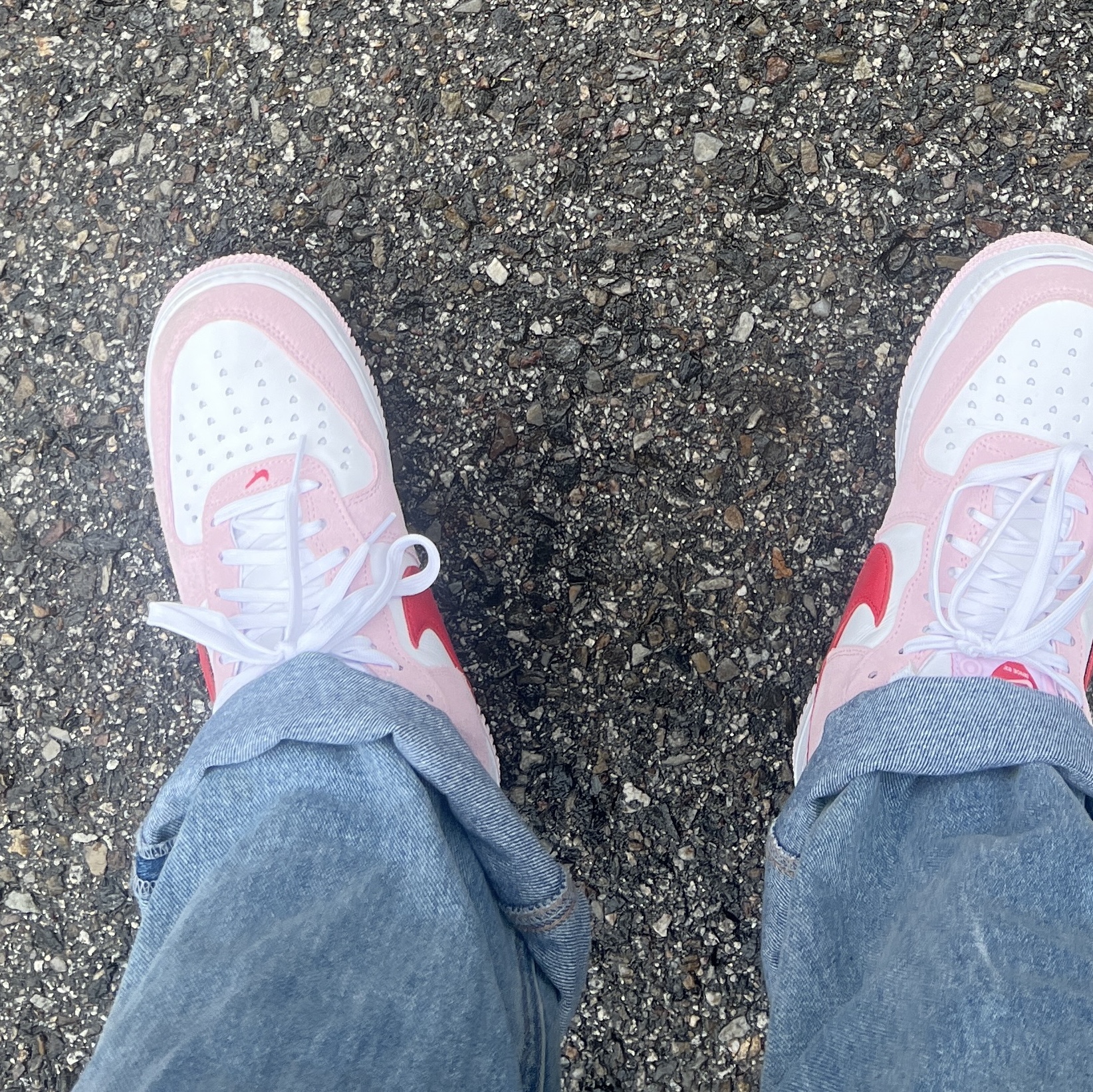 Nike Air Force 1 '07 QS Valentine's Day 착용 스타일
