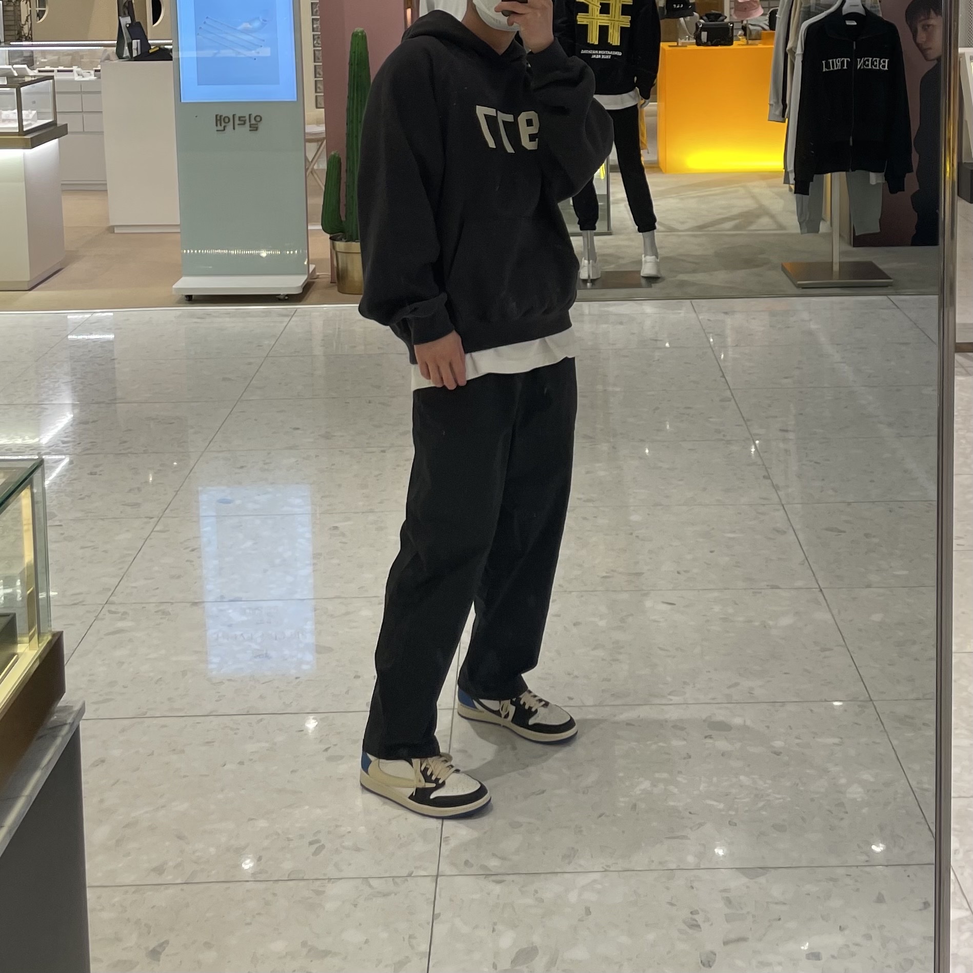 Essentials 1977 Hoodie Iron - 22SS, Jordan 1 x Travis Scott x Fragment Retro Low OG SP Military Blue 착용 스타일