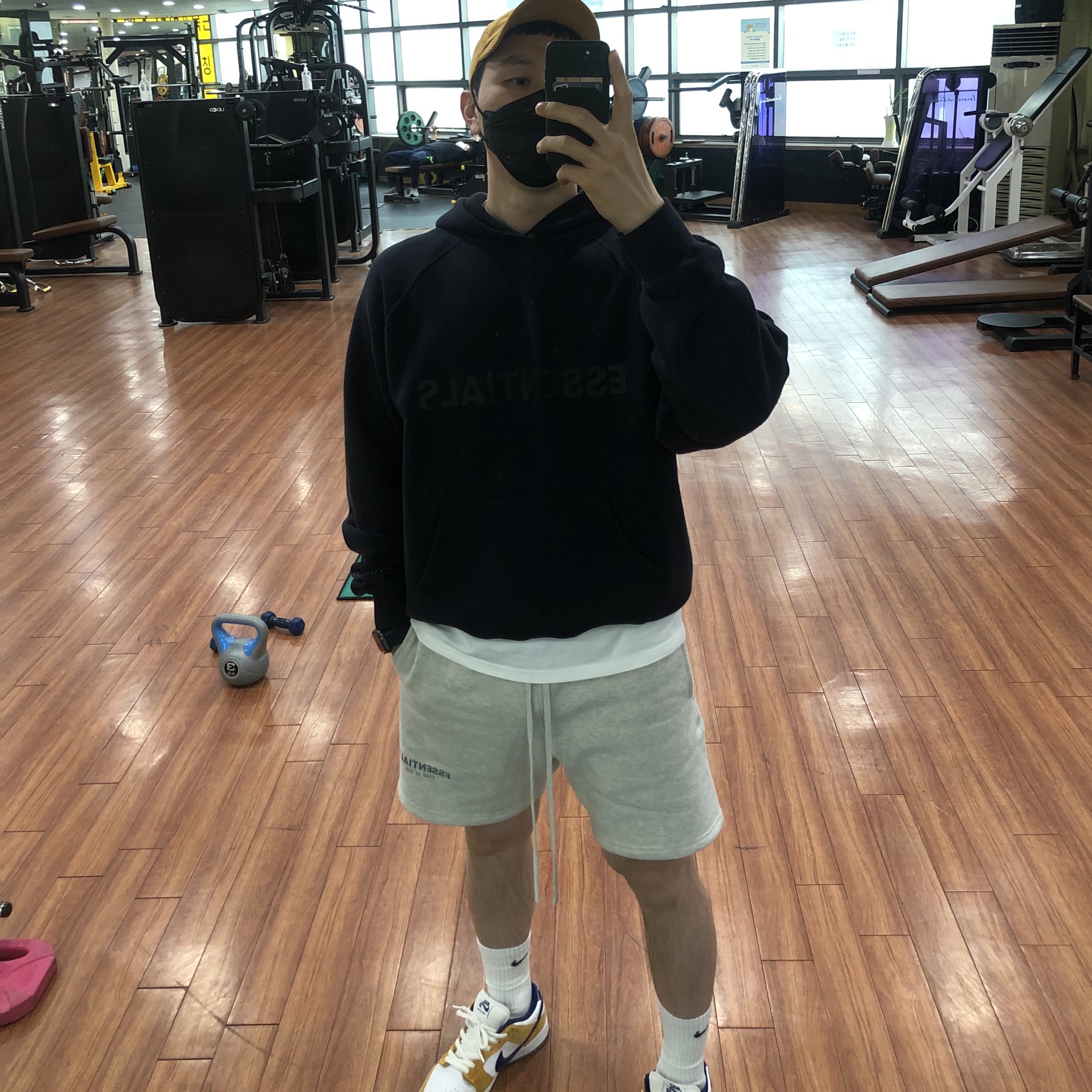 Essentials Sweatshorts Oatmeal - 21SS, Nike SB Dunk Low Laser Orange 착용 스타일